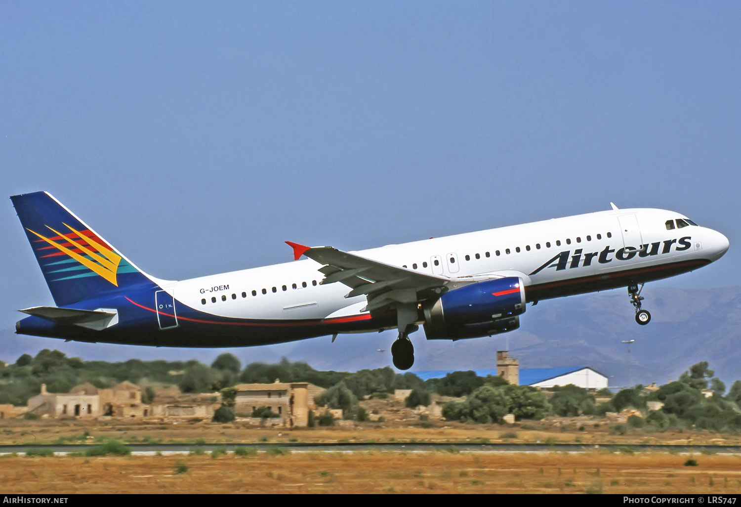 Aircraft Photo of G-JOEM | Airbus A320-231 | Airtours International | AirHistory.net #274489