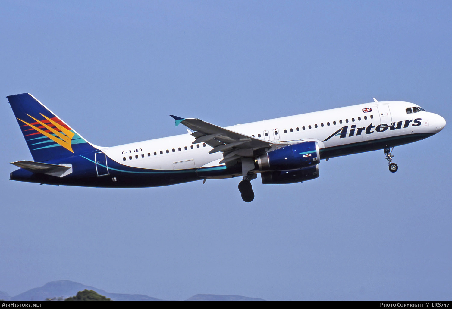 Aircraft Photo of G-VCED | Airbus A320-231 | Airtours International | AirHistory.net #274518