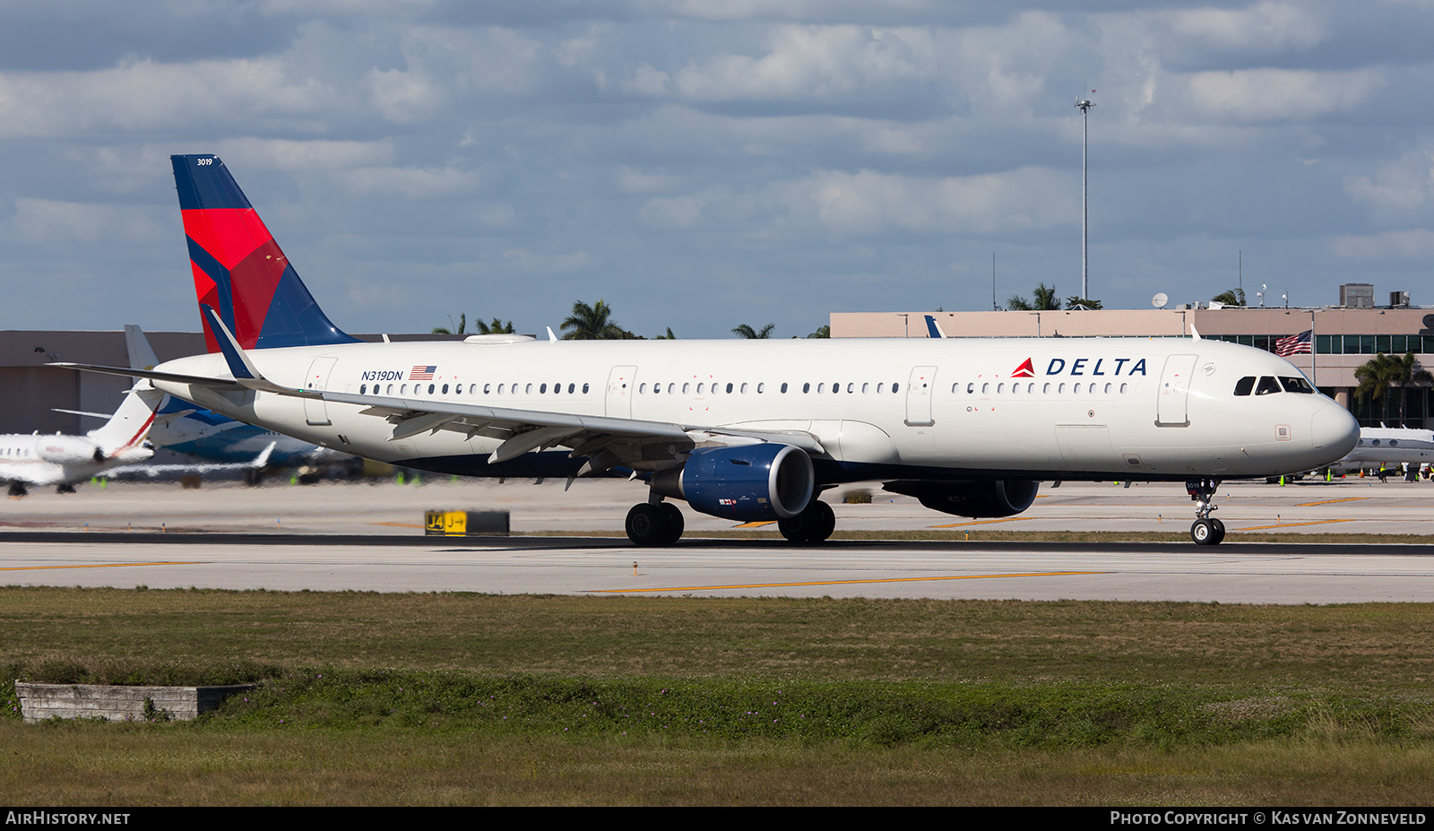 Aircraft Photo of N319DN | Airbus A321-211 | Delta Air Lines | AirHistory.net #274588