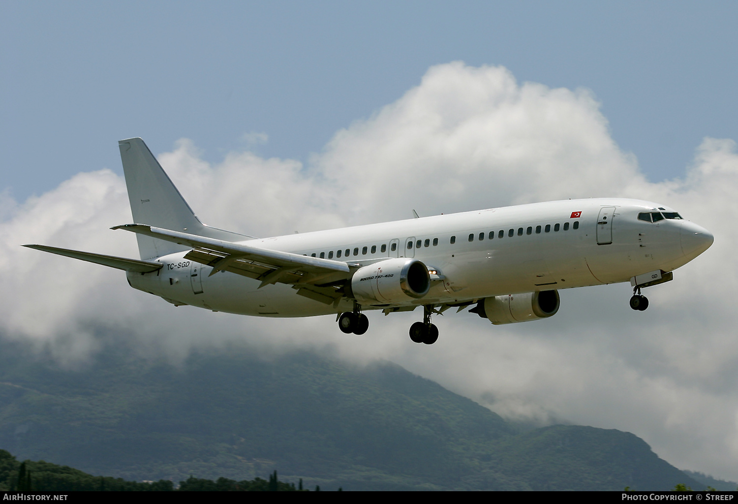 Aircraft Photo of TC-SGD | Boeing 737-48E | AirHistory.net #274611