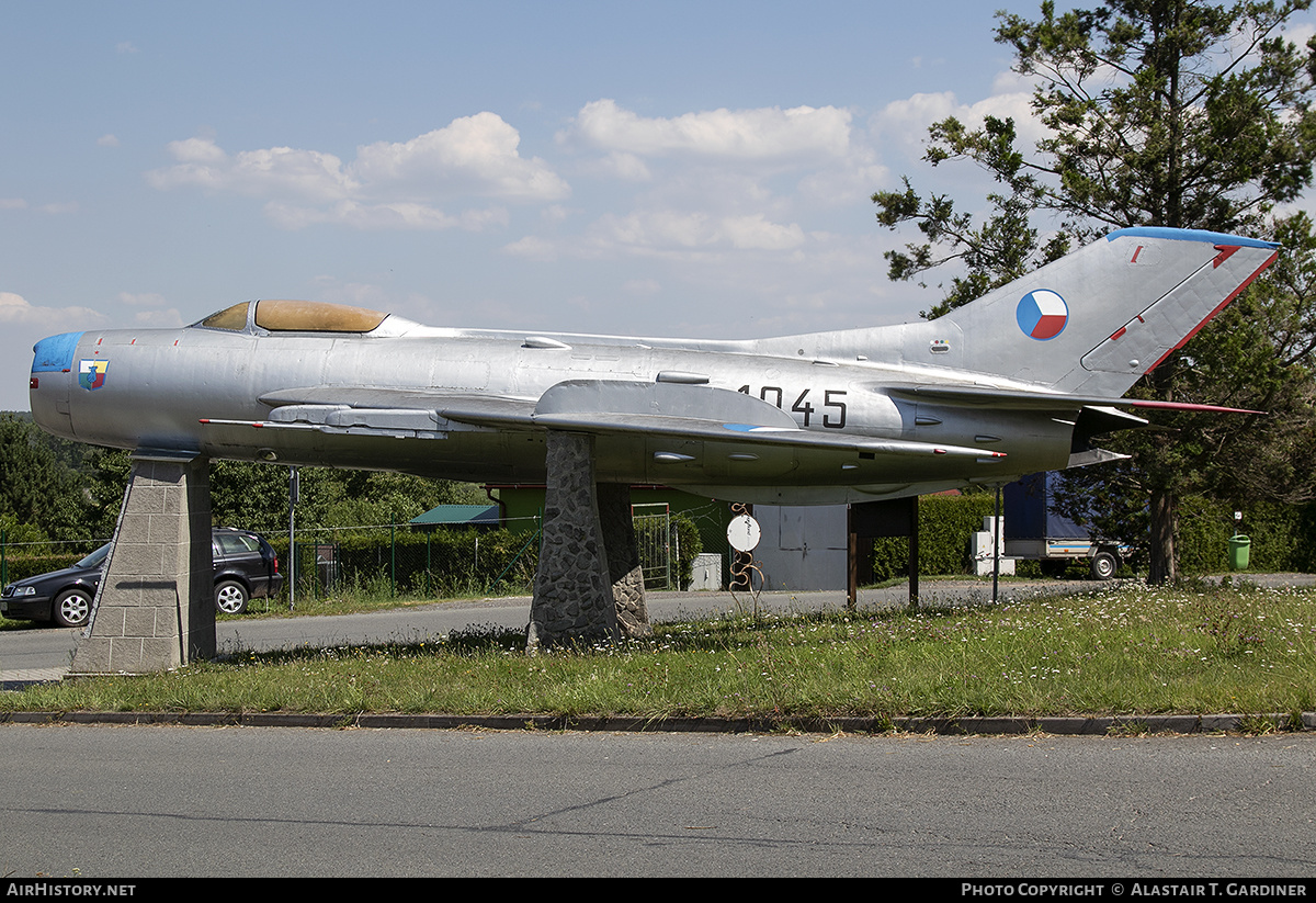 Aircraft Photo of 1045 | Mikoyan-Gurevich MiG-19PM | Czechoslovakia - Air Force | AirHistory.net #274652