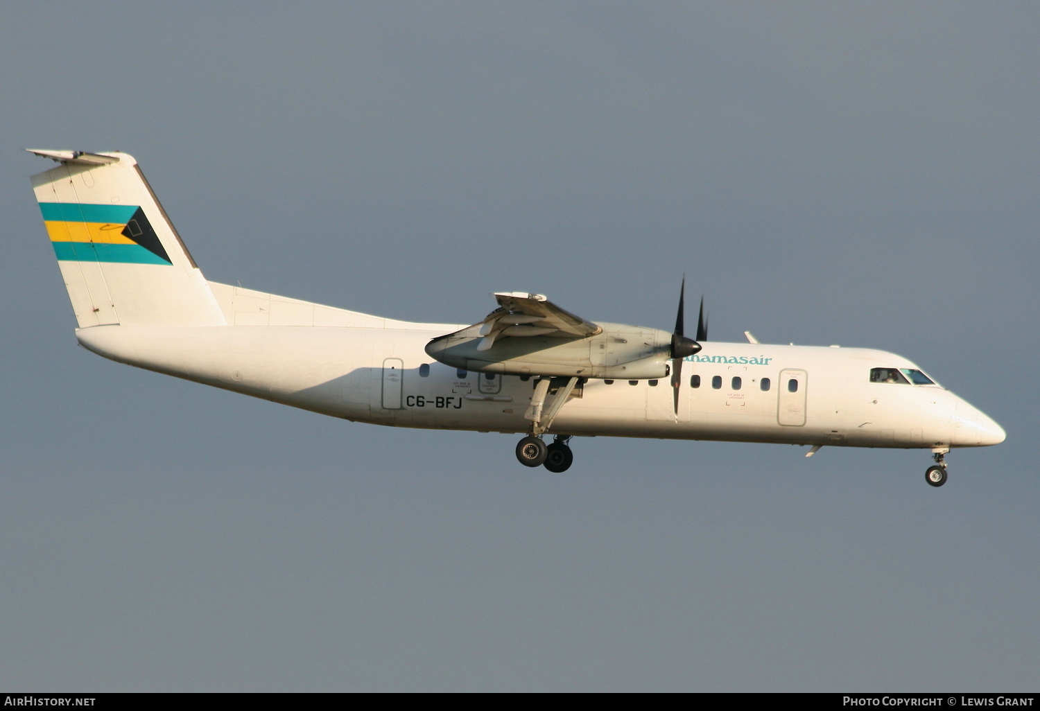 Aircraft Photo of C6-BFJ | De Havilland Canada DHC-8-311 Dash 8 | Bahamasair | AirHistory.net #274676
