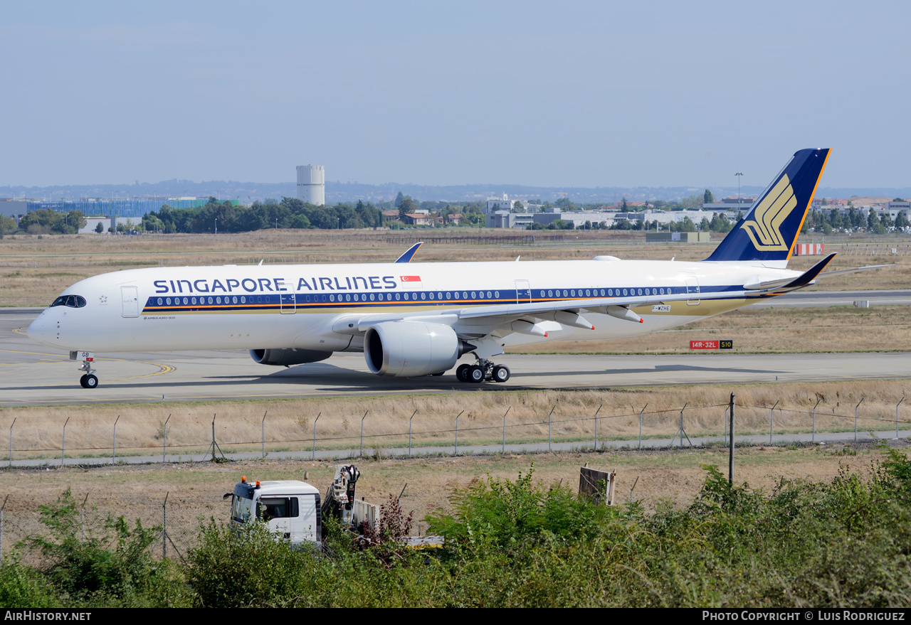 Aircraft Photo of F-WZHE | Airbus A350-941 | Singapore Airlines | AirHistory.net #274792