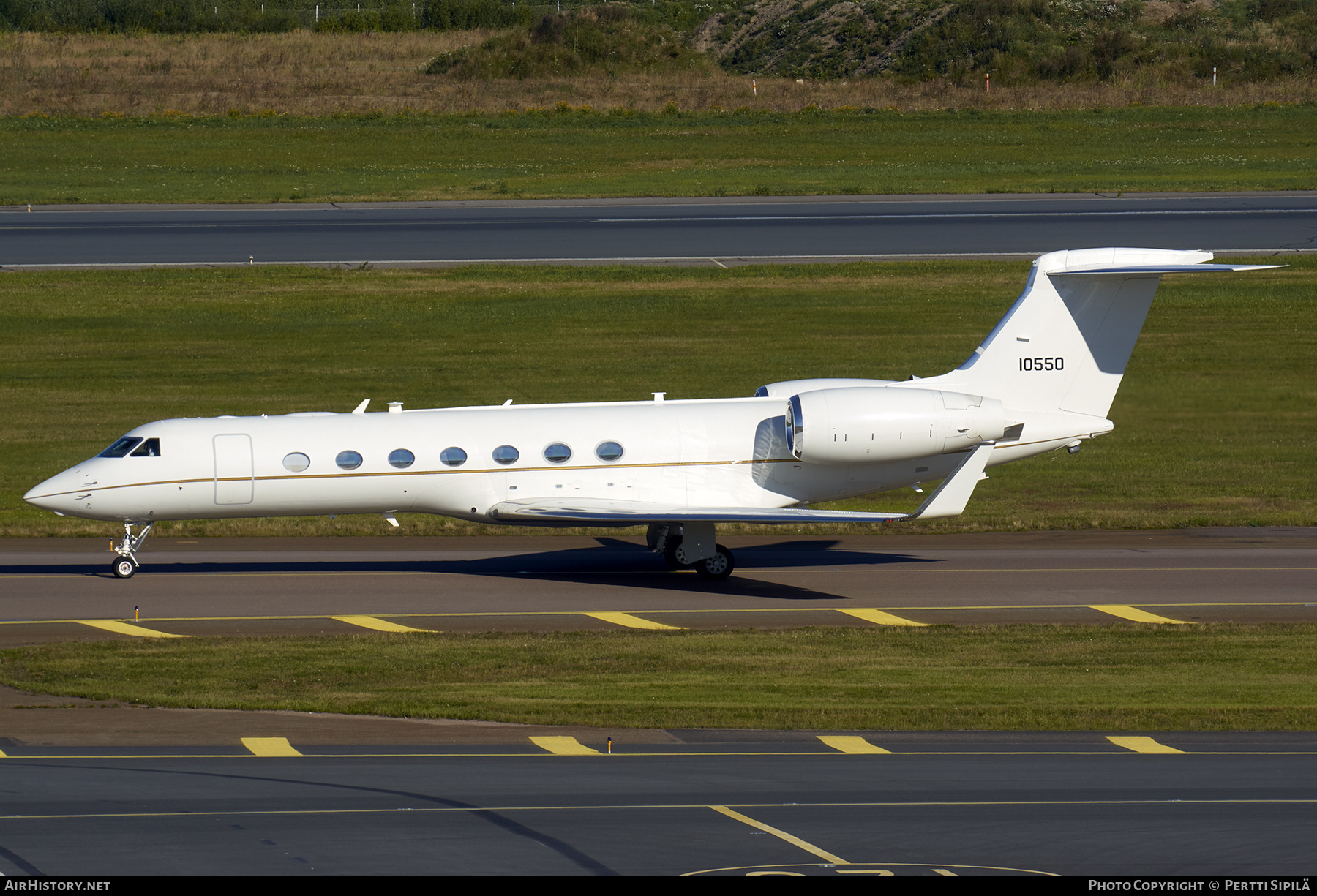 Aircraft Photo of 11-0550 / 10550 | Gulfstream Aerospace C-37B Gulfstream G550 (G-V-SP) | USA - Air Force | AirHistory.net #274802