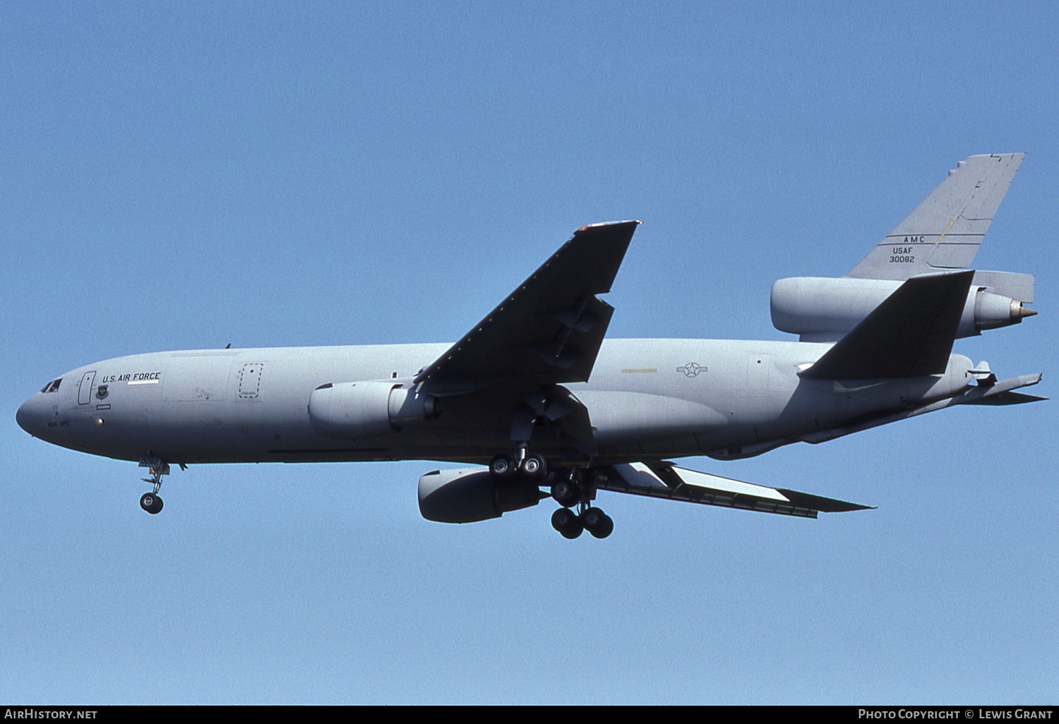 Aircraft Photo of 83-0082 / 30082 | McDonnell Douglas KC-10A Extender (DC-10-30CF) | USA - Air Force | AirHistory.net #274852