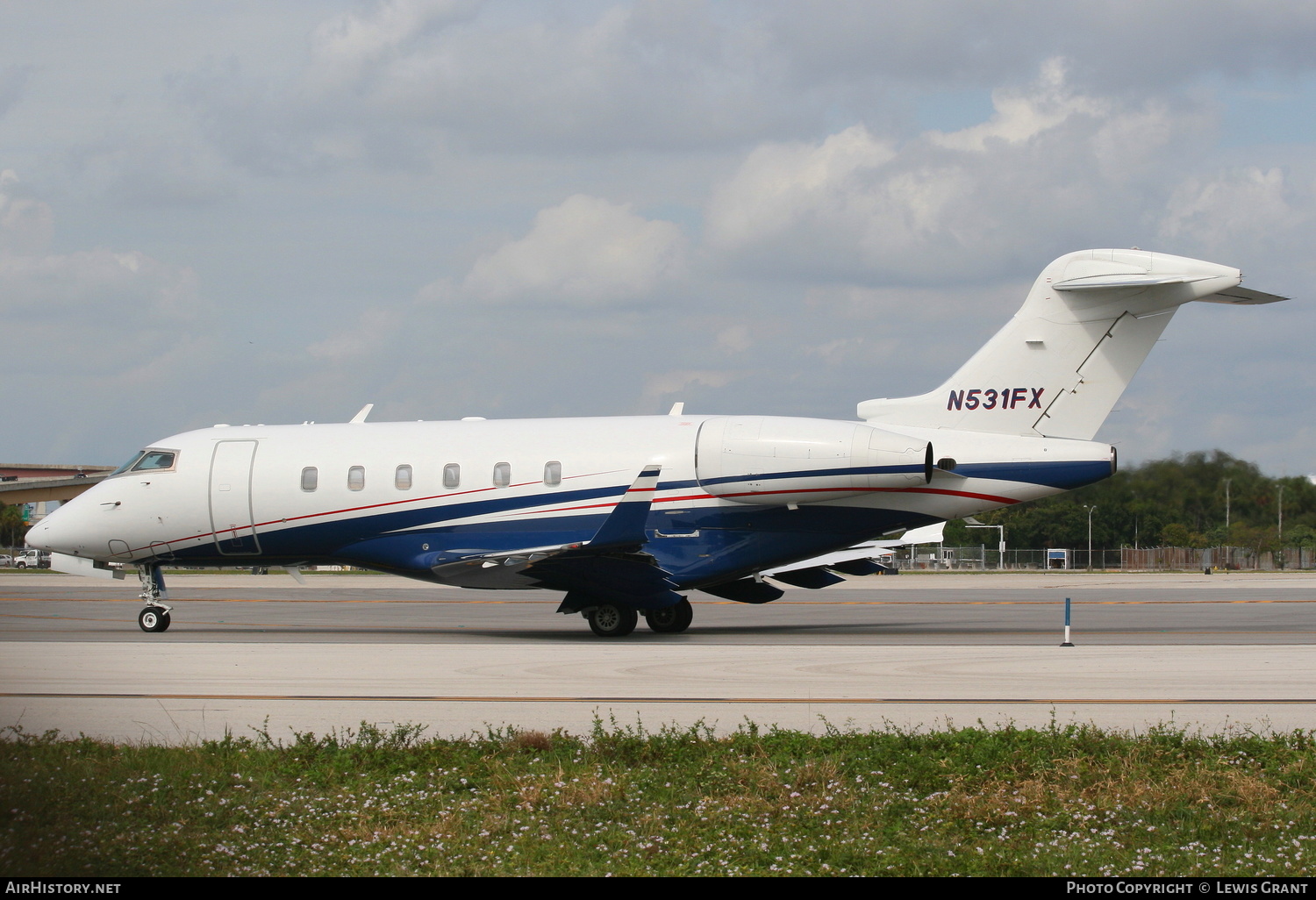 Aircraft Photo of N531FX | Bombardier Challenger 300 (BD-100-1A10) | AirHistory.net #274855