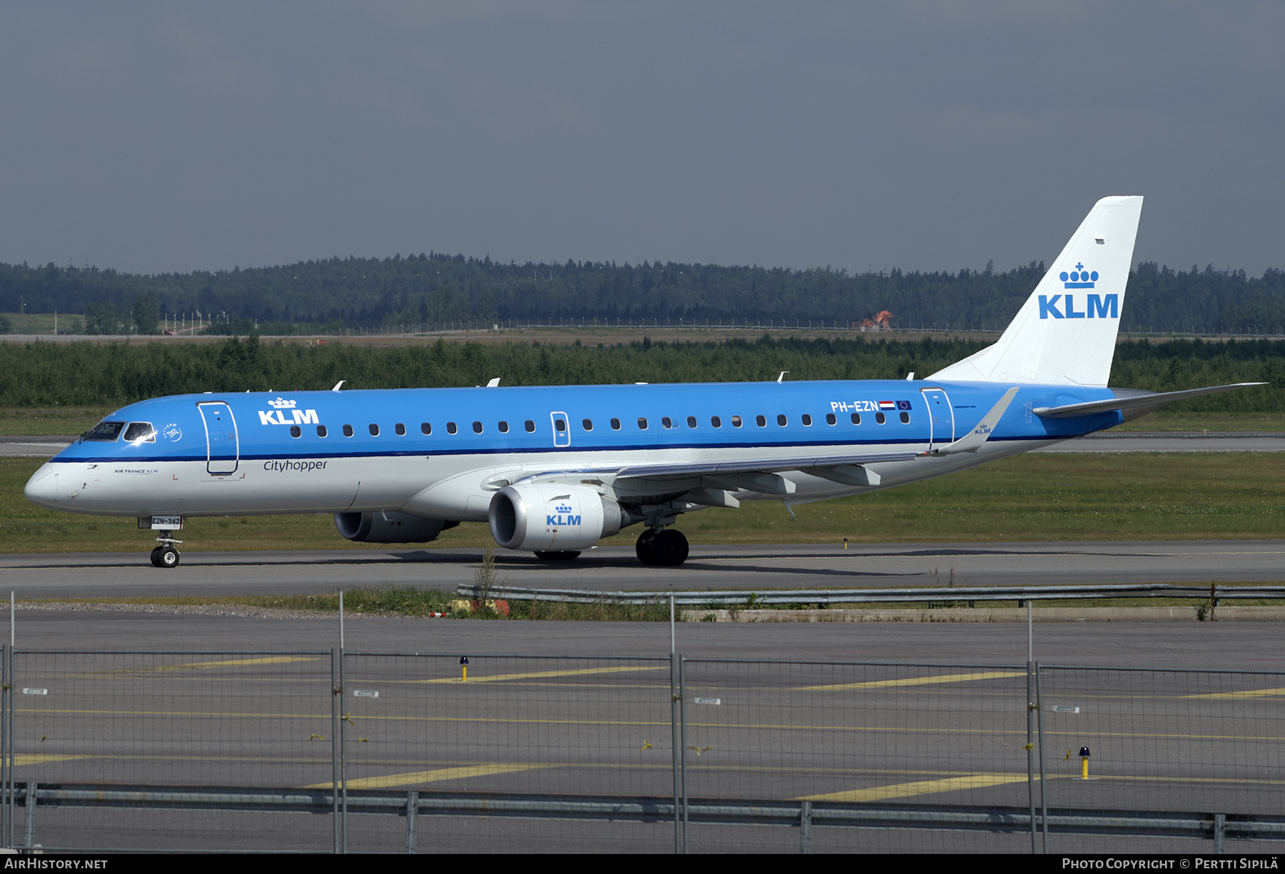 Aircraft Photo of PH-EZN | Embraer 190STD (ERJ-190-100STD) | KLM Cityhopper | AirHistory.net #274920