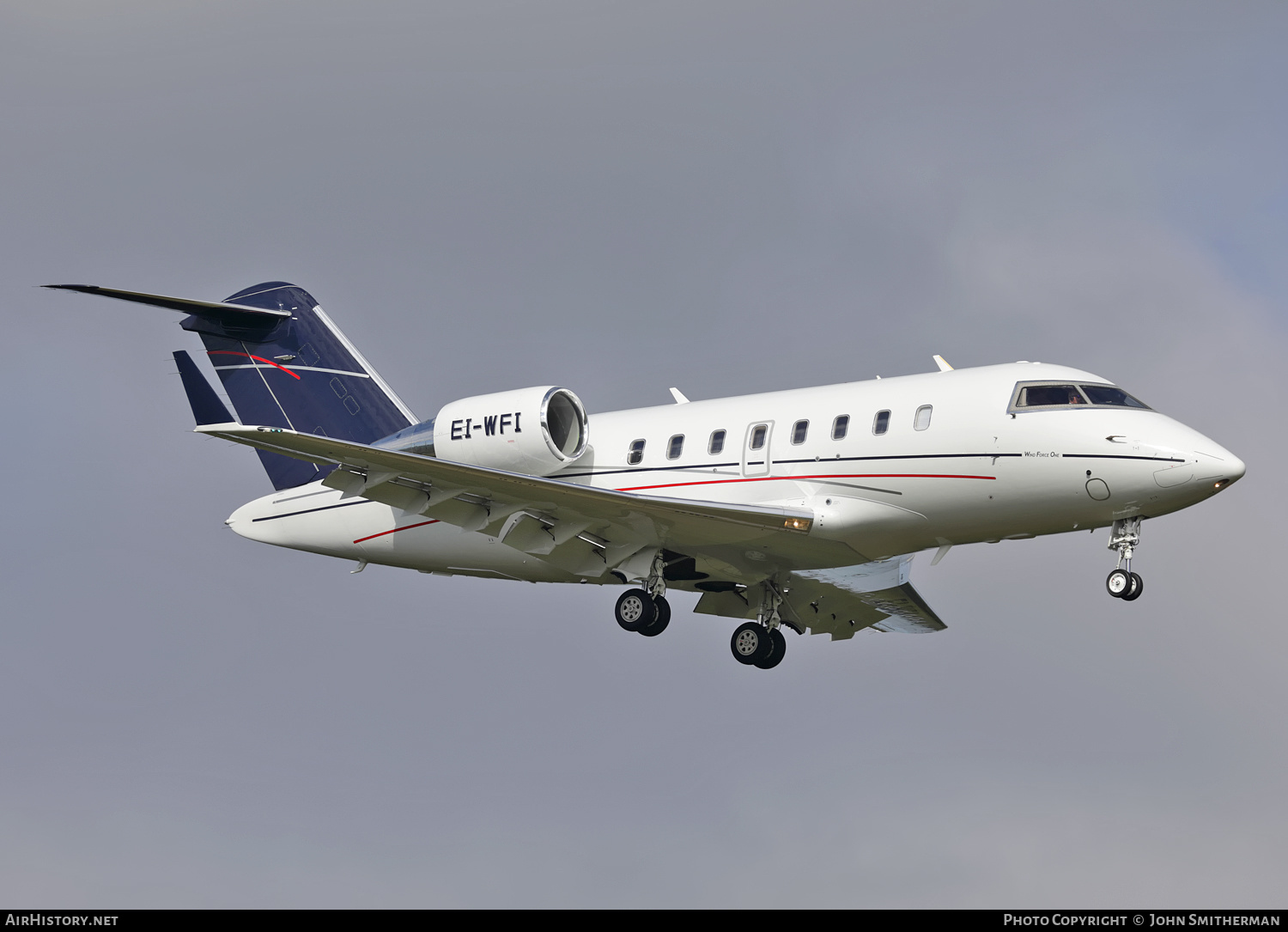 Aircraft Photo of EI-WFI | Bombardier Challenger 605 (CL-600-2B16) | AirHistory.net #275007