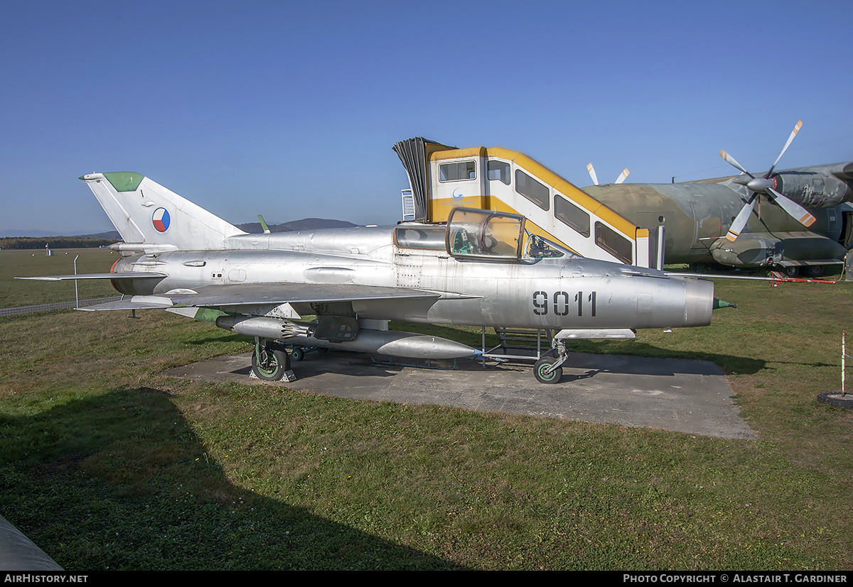 Aircraft Photo of 9011 | Mikoyan-Gurevich MiG-21UM | Czechia - Air Force | AirHistory.net #275041