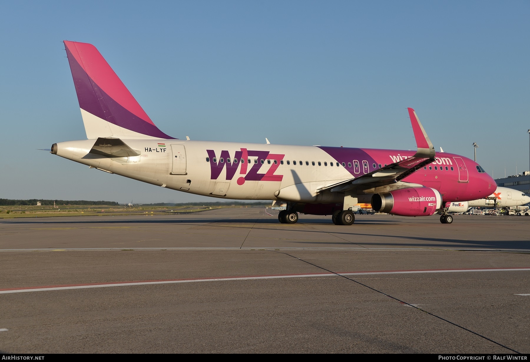 Aircraft Photo of HA-LYF | Airbus A320-232 | Wizz Air | AirHistory.net #275132