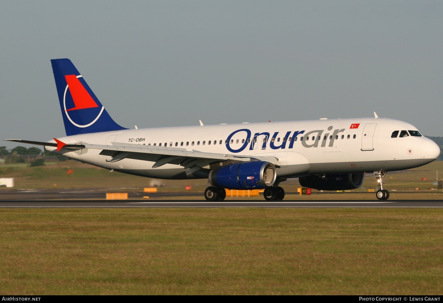 Aircraft Photo of TC-OBH | Airbus A320-233 | Onur Air | AirHistory.net #275152