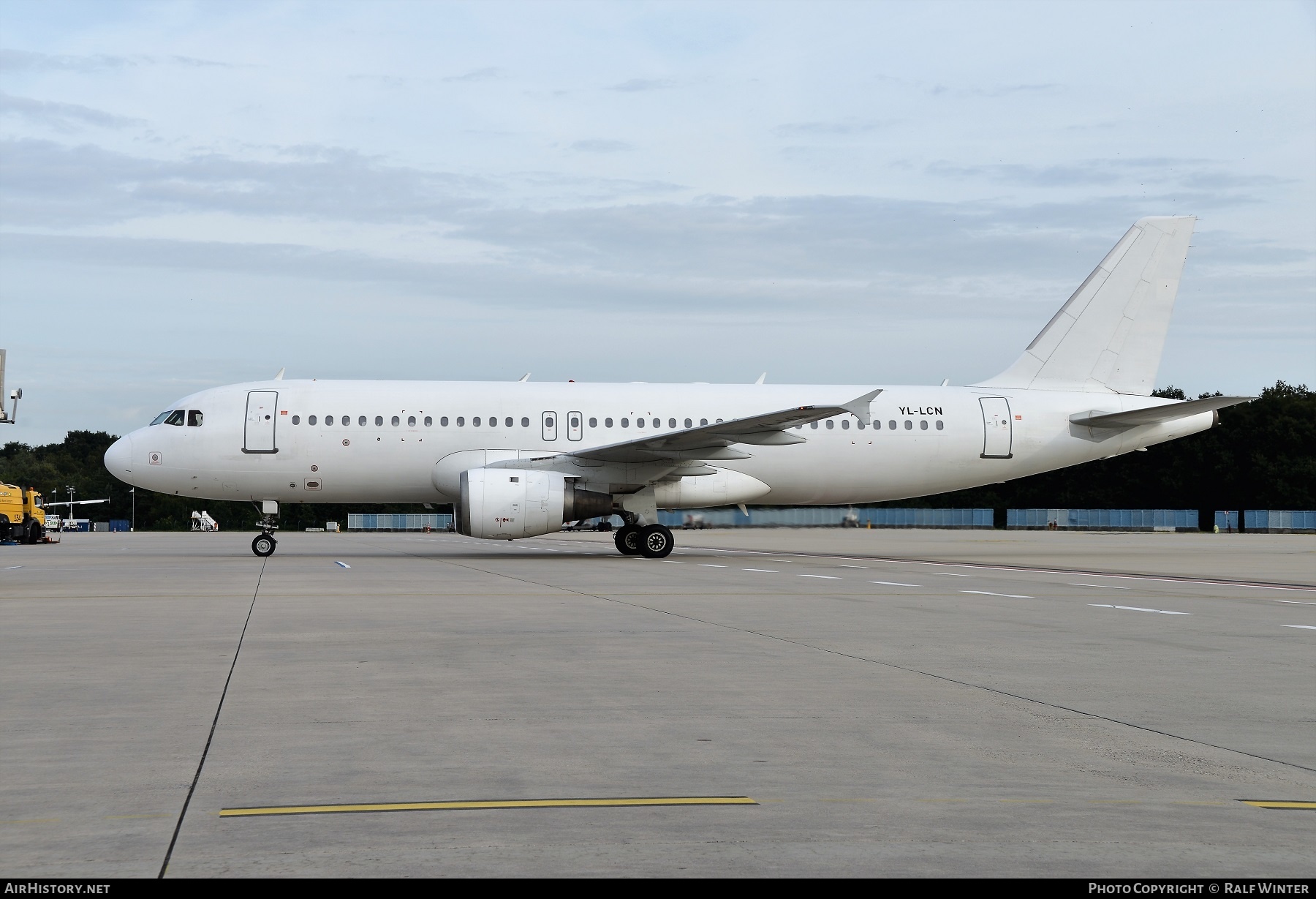 Aircraft Photo of YL-LCN | Airbus A320-211 | AirHistory.net #275576