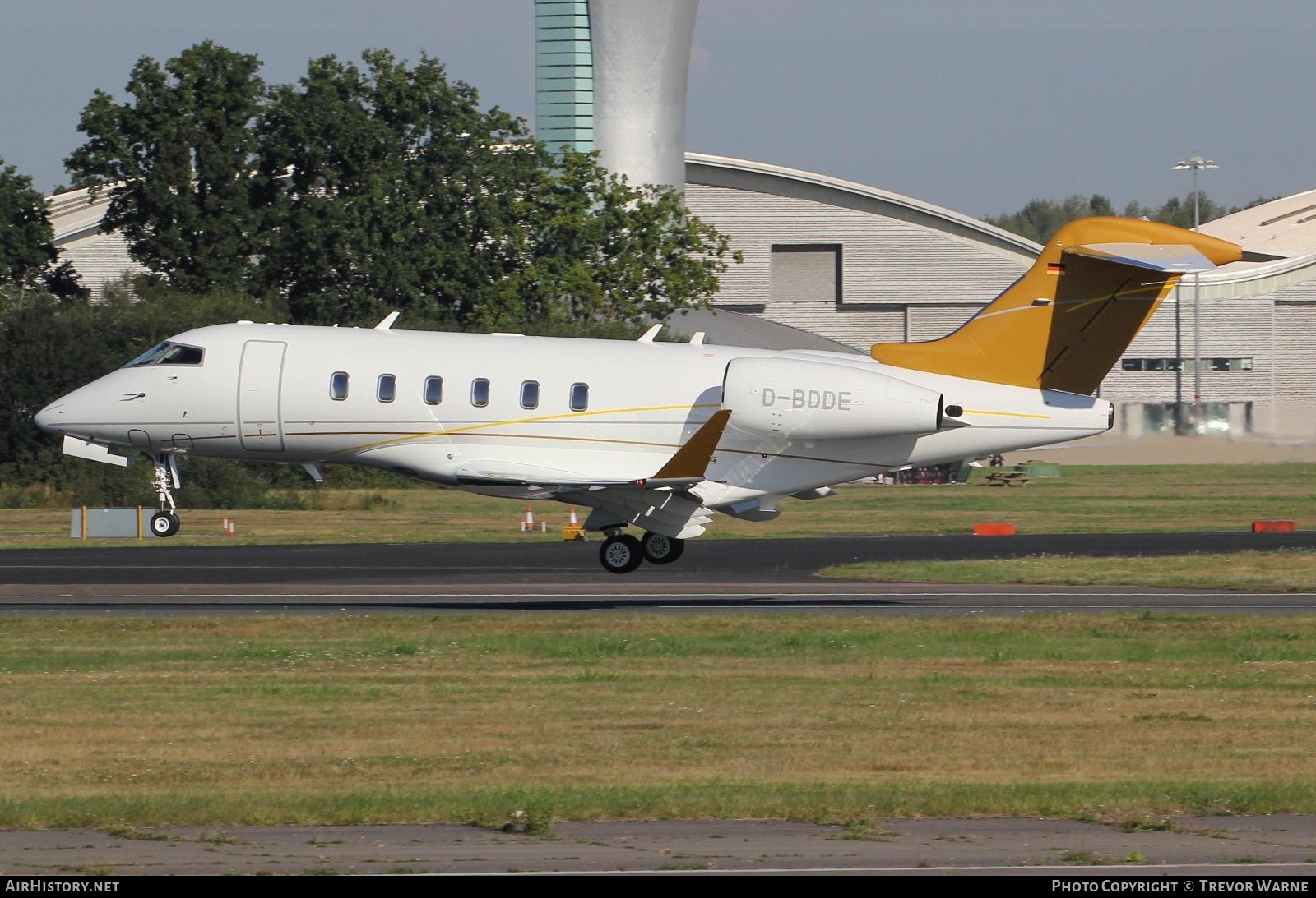 Aircraft Photo of D-BDDE | Bombardier Challenger 350 (BD-100-1A10) | AirHistory.net #275640