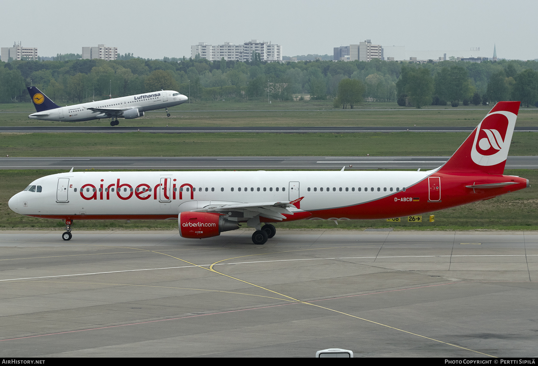 Aircraft Photo of D-ABCB | Airbus A321-211 | Air Berlin | AirHistory.net #276272