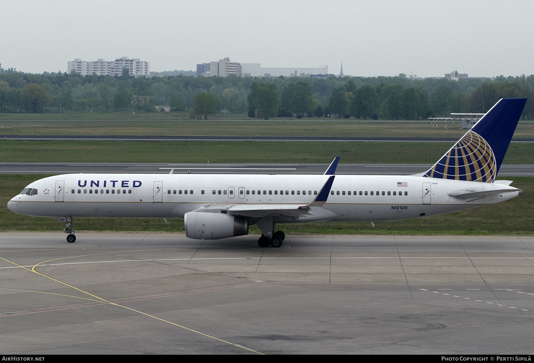 Aircraft Photo of N12109 | Boeing 757-224 | United Airlines | AirHistory.net #276353