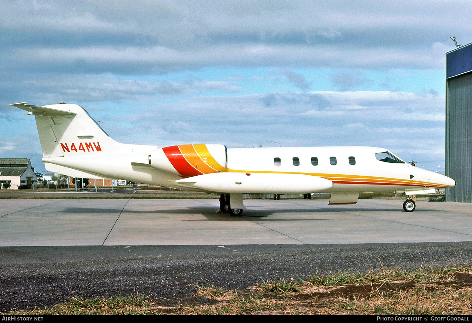 Aircraft Photo of N44MW | Gates Learjet 35 | AirHistory.net #276527