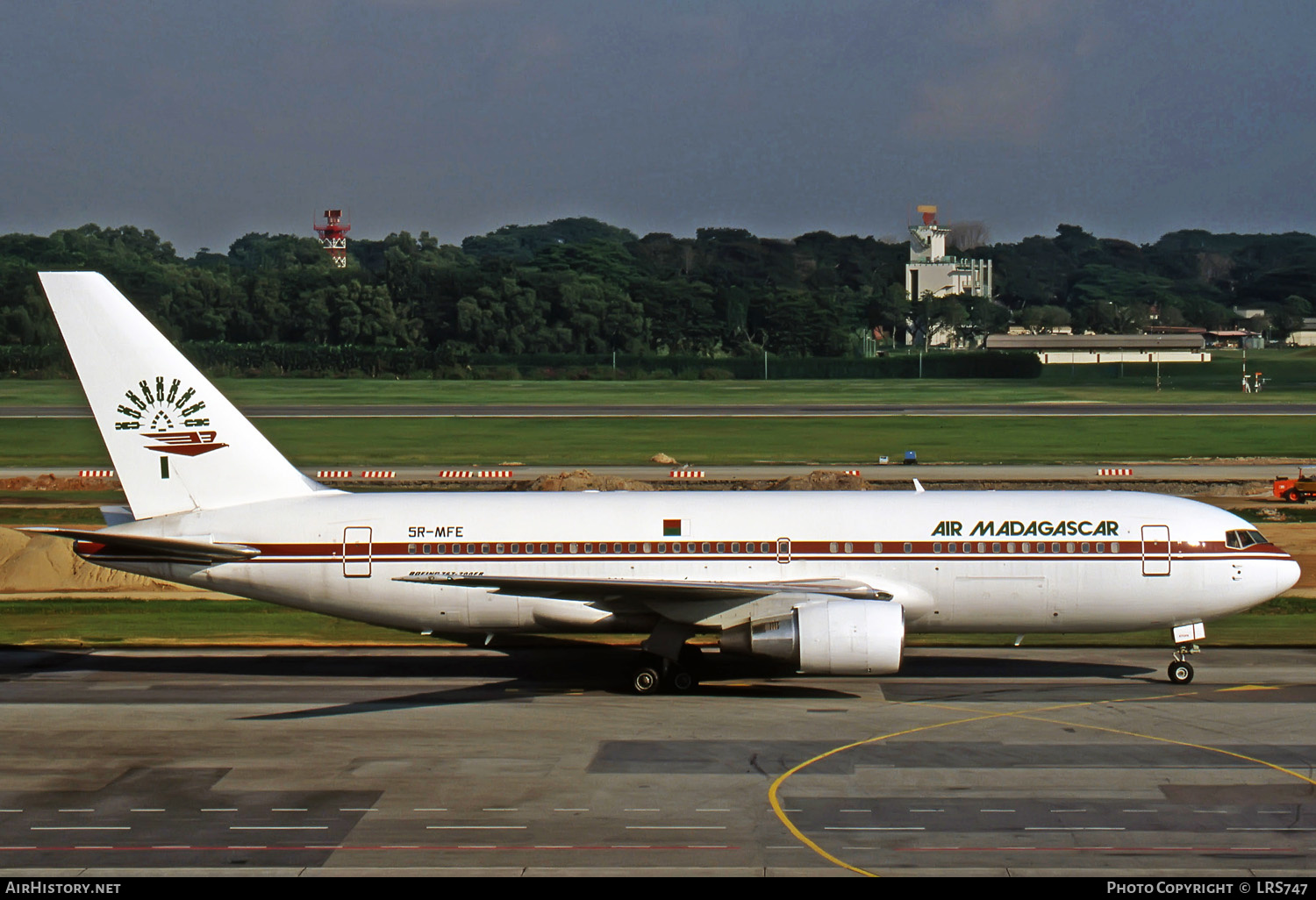 Aircraft Photo of 5R-MFE | Boeing 767-216/ER | Air Madagascar | AirHistory.net #276600