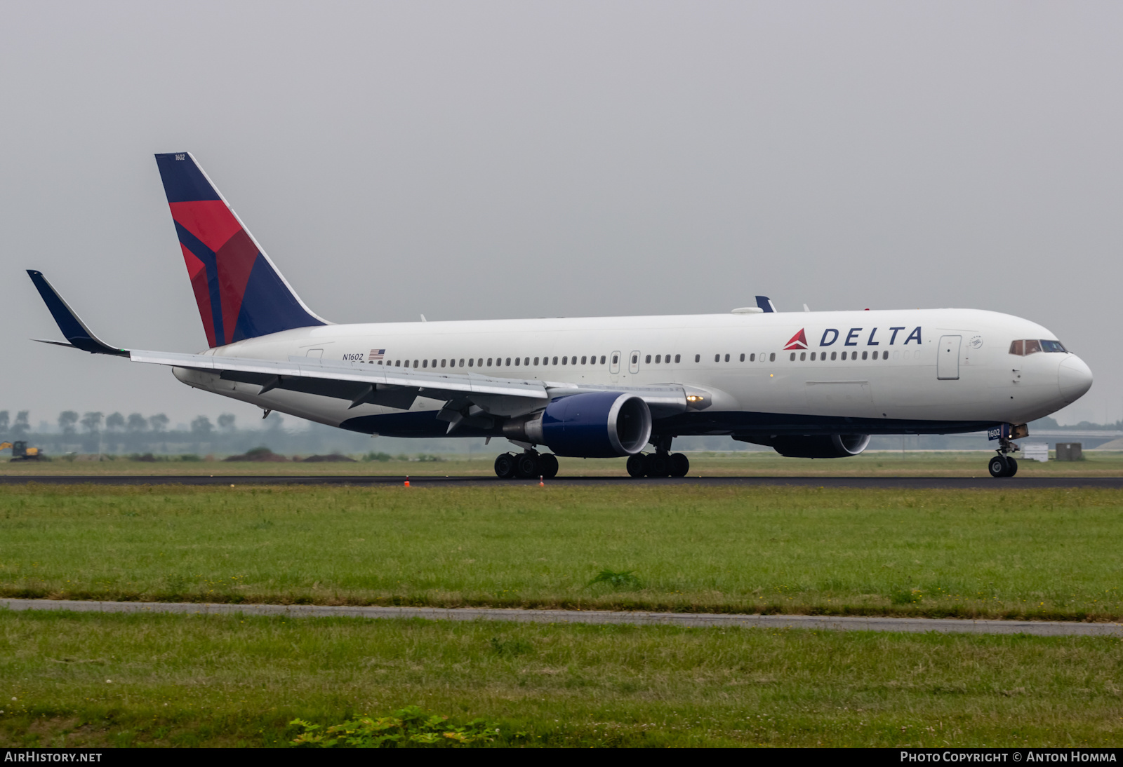 Aircraft Photo of N1602 | Boeing 767-332/ER | Delta Air Lines | AirHistory.net #276624