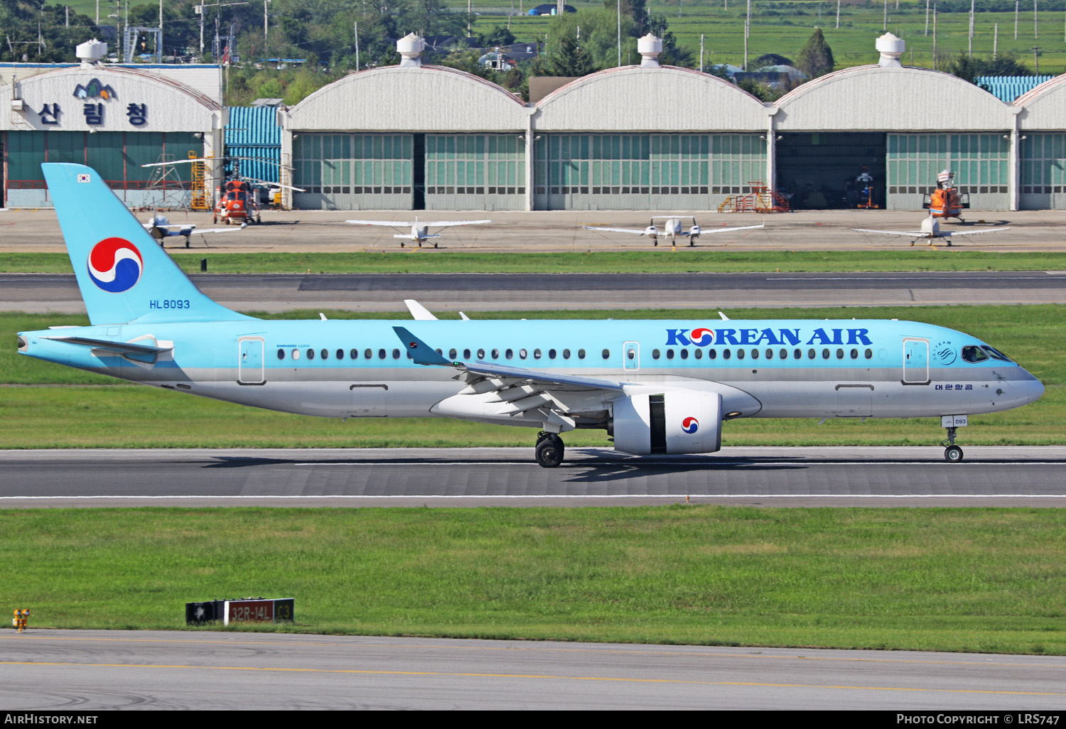 Aircraft Photo of HL8093 | Bombardier CSeries CS300 (BD-500-1A11) | Korean Air | AirHistory.net #276648