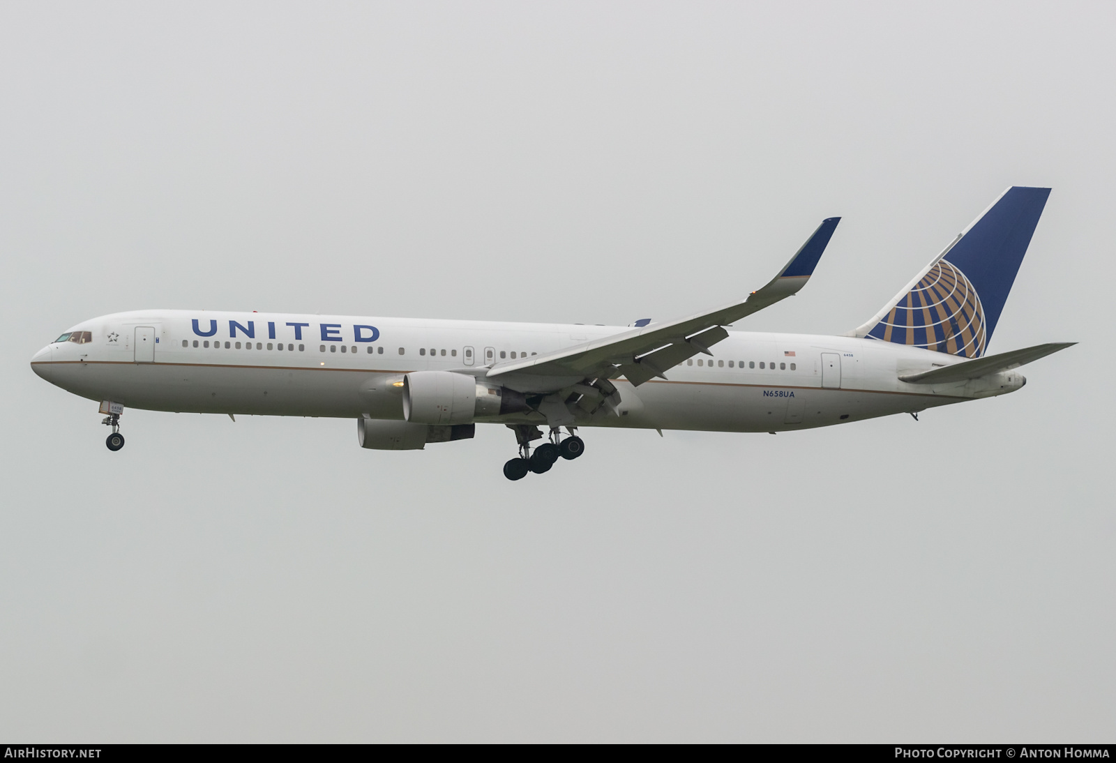 Aircraft Photo of N658UA | Boeing 767-322/ER | United Airlines | AirHistory.net #276667
