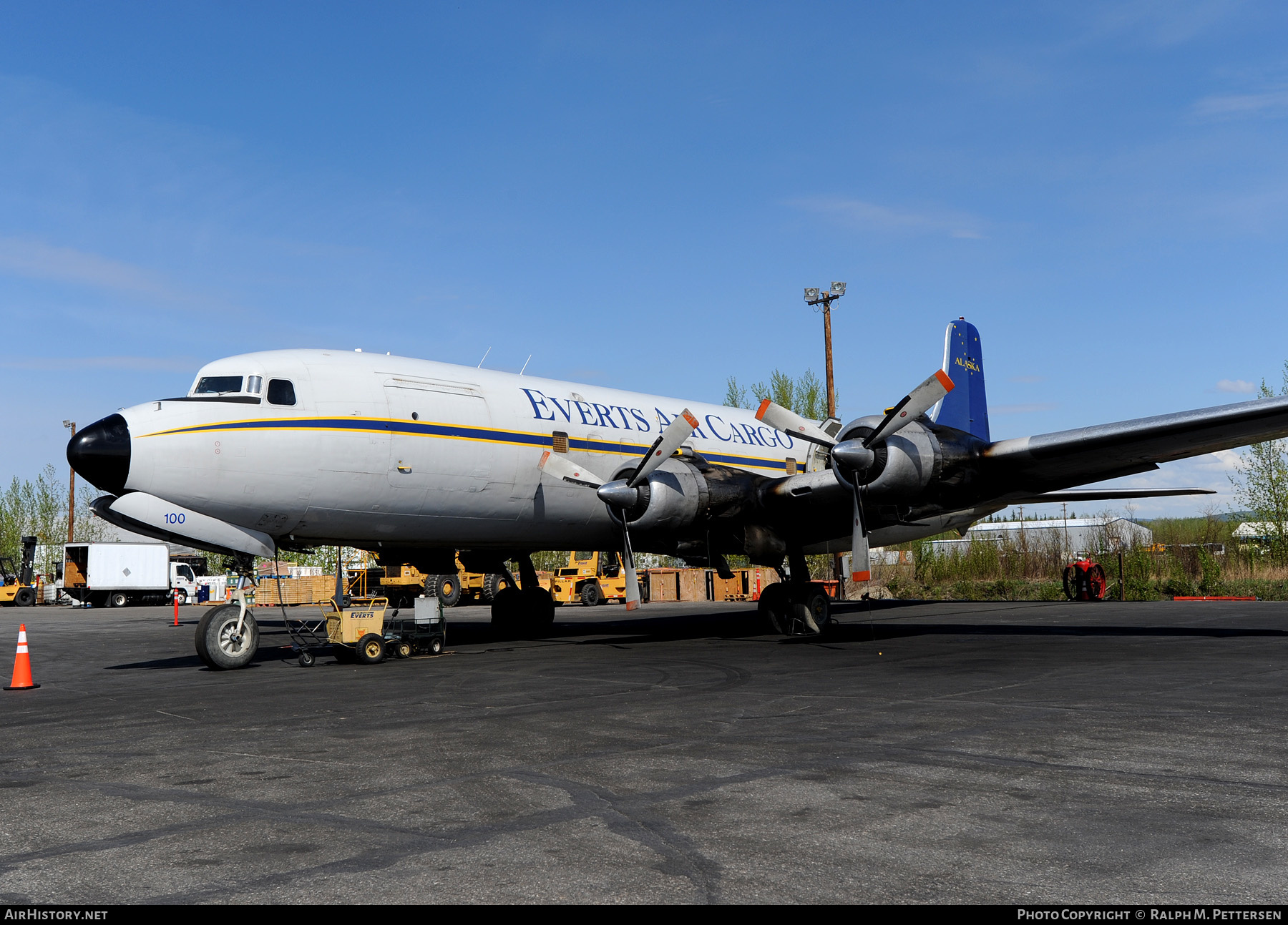 Aircraft Photo of N100CE | Douglas C-118A Liftmaster (DC-6A) | Everts Air Cargo | AirHistory.net #276789