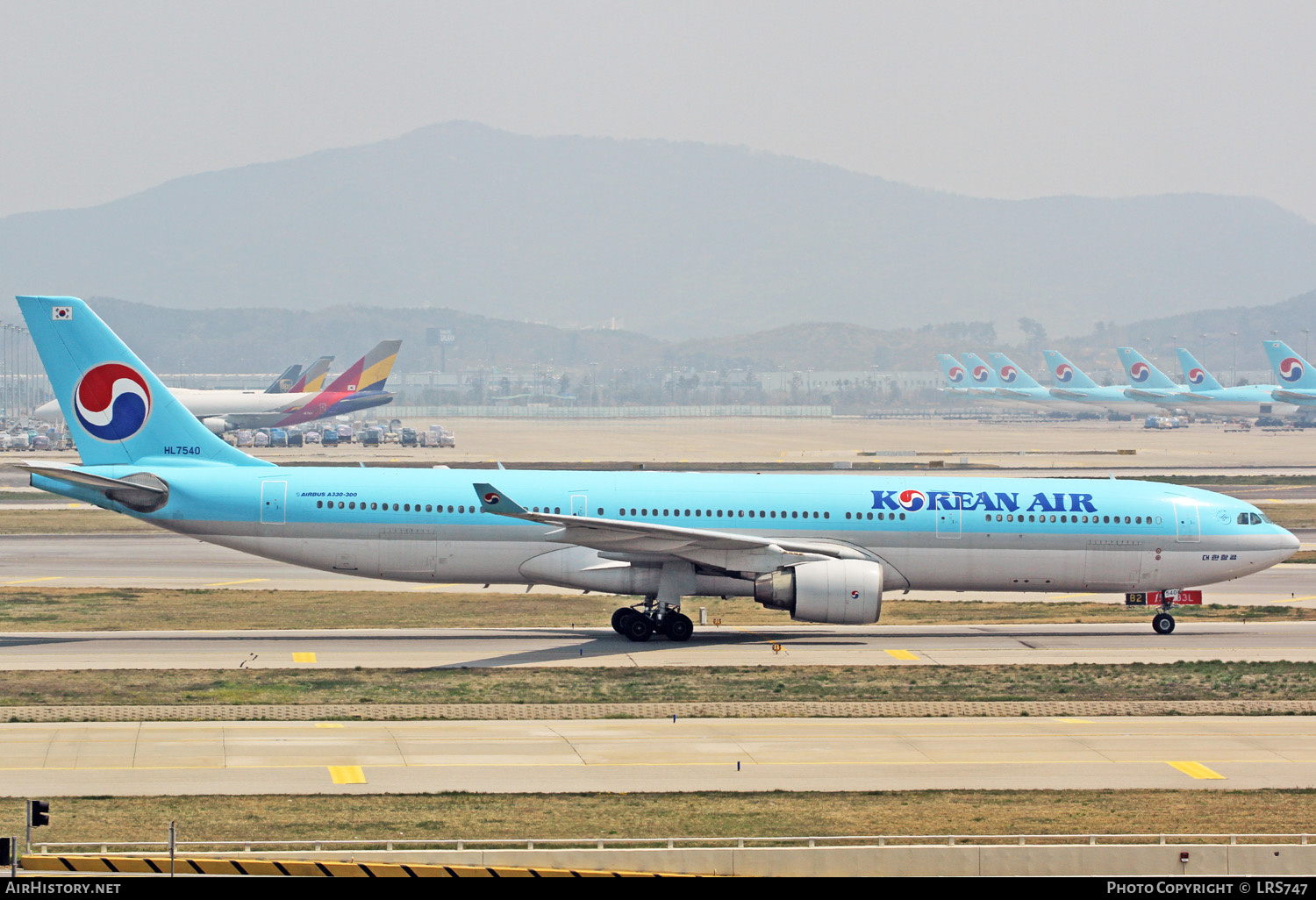Aircraft Photo of HL7540 | Airbus A330-322 | Korean Air | AirHistory.net #276834