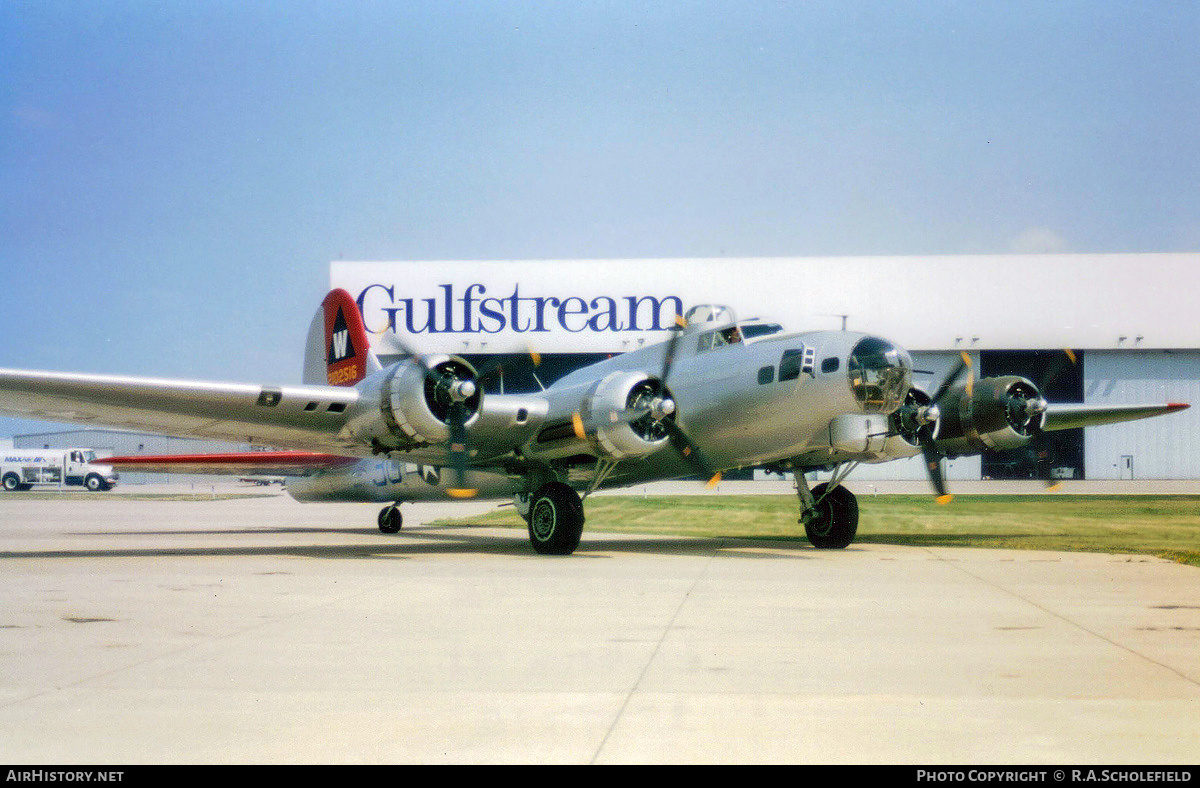 Aircraft Photo of N5017N / 2102516 | Boeing B-17G Flying Fortress | EAA - Experimental Aircraft Association | USA - Air Force | AirHistory.net #276877