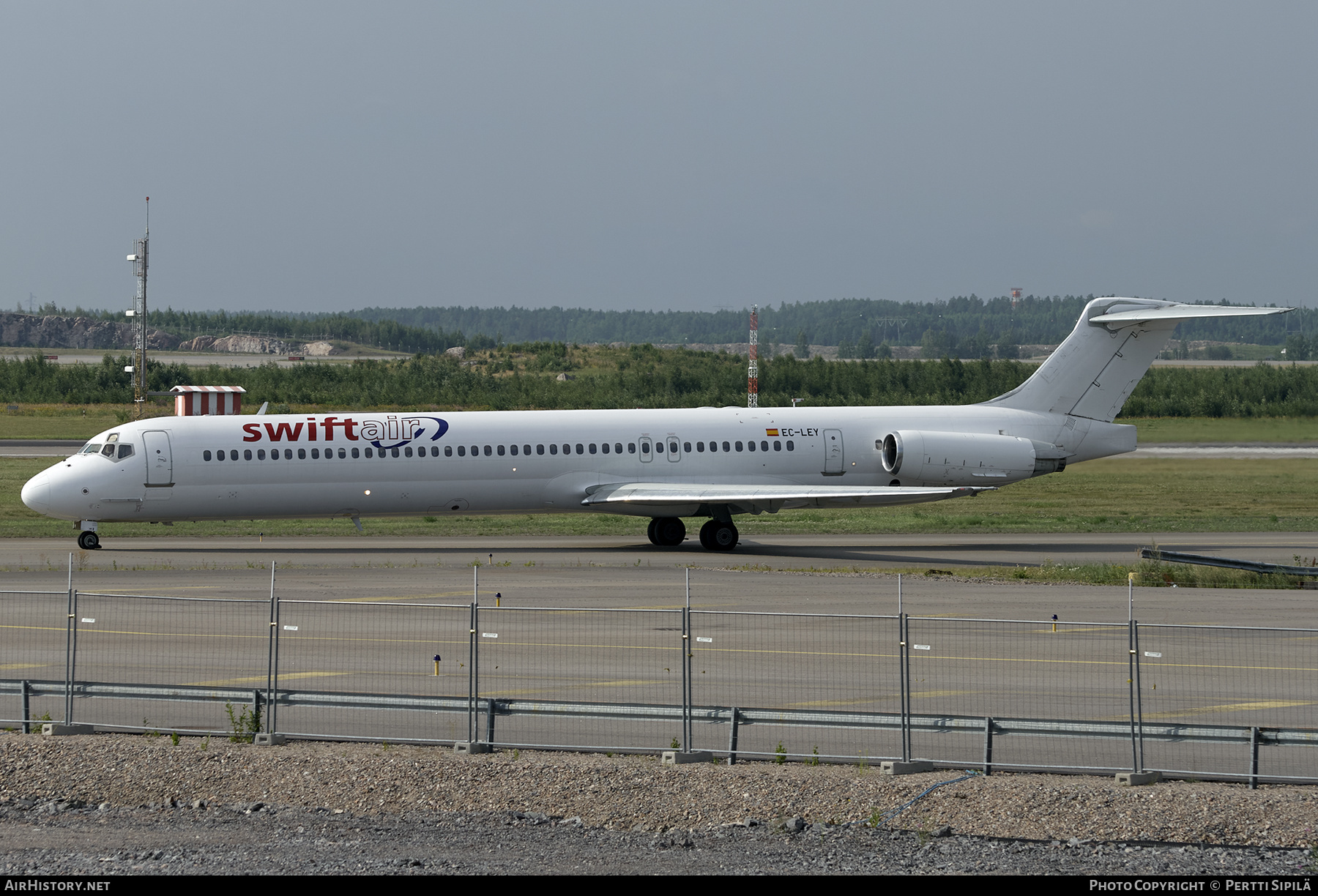 Aircraft Photo of EC-LEY | McDonnell Douglas MD-83 (DC-9-83) | Swiftair | AirHistory.net #277159