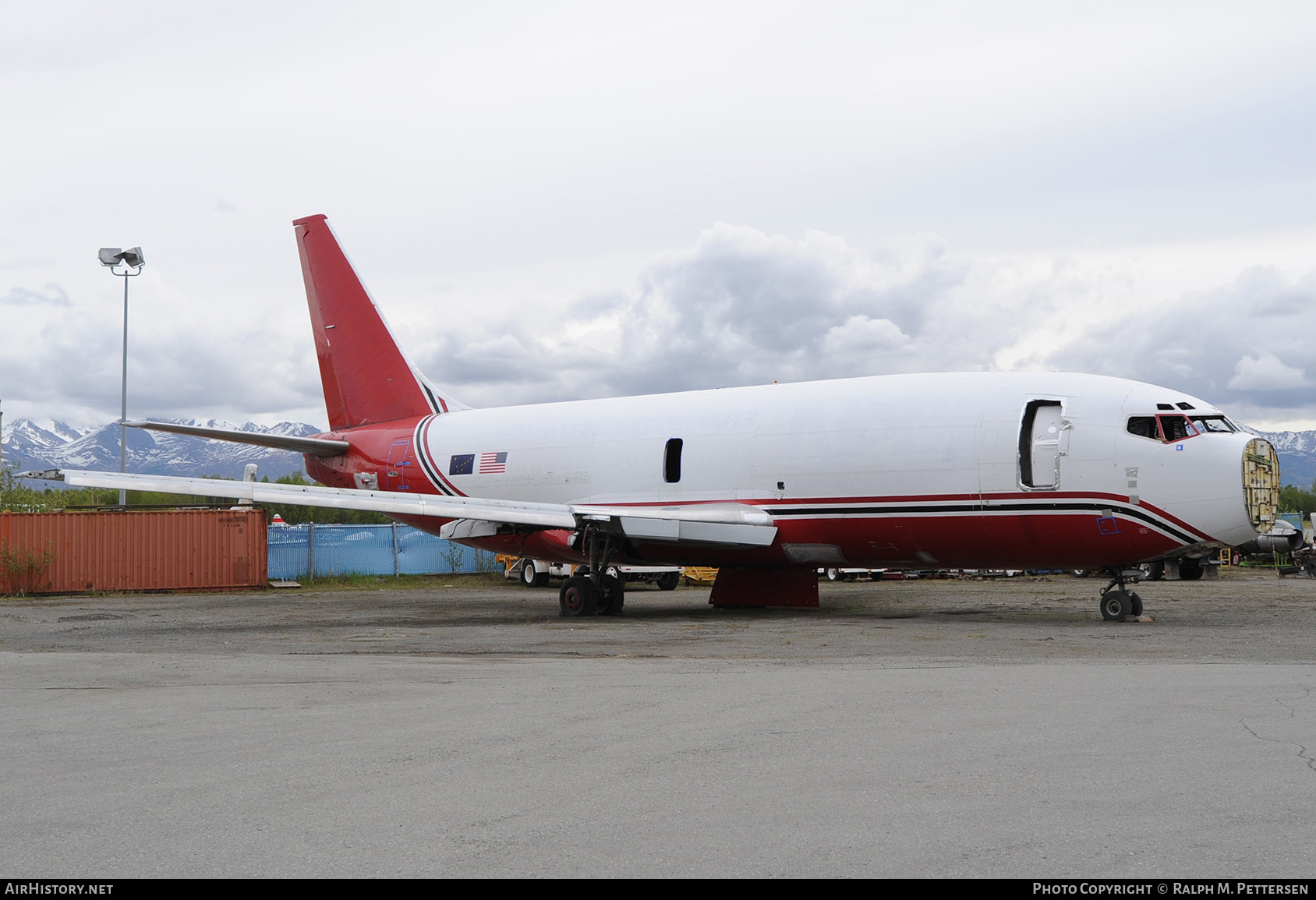 Aircraft Photo of N322DL | Boeing 737-232/Adv(F) | AirHistory.net #277393