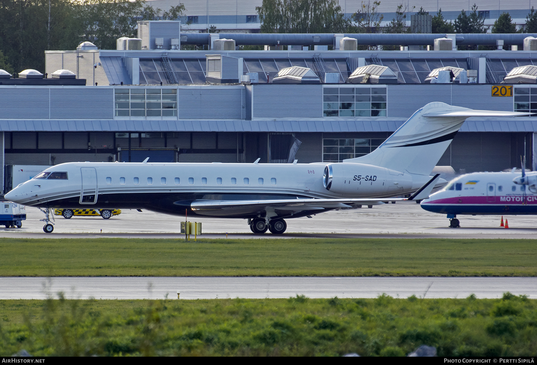 Aircraft Photo of S5-SAD | Bombardier Global 6000 (BD-700-1A10) | AirHistory.net #277413