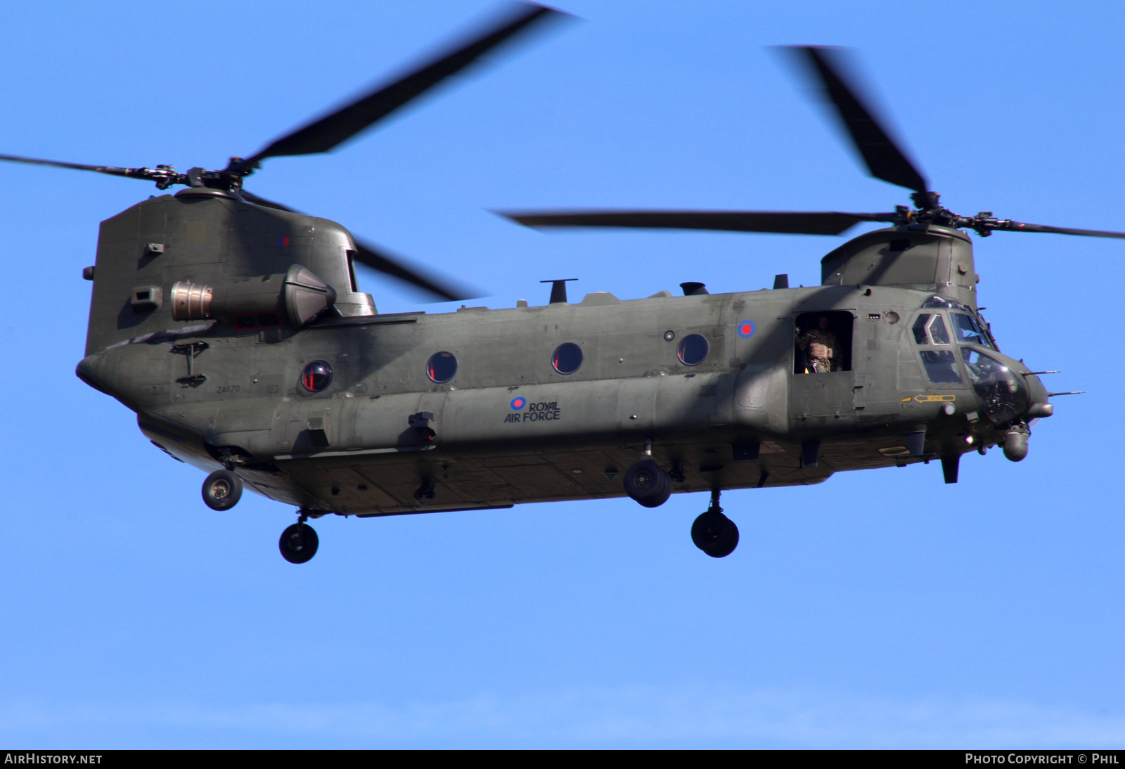 Aircraft Photo of ZA670 | Boeing Chinook HC4 (352) | UK - Air Force | AirHistory.net #277544