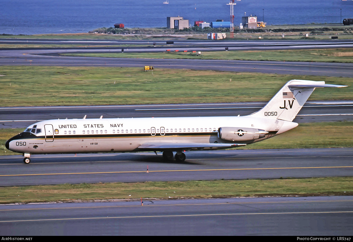 Aircraft Photo of 160050 / 0050 | McDonnell Douglas C-9B Skytrain II (DC-9-32CF) | USA - Navy | AirHistory.net #277622
