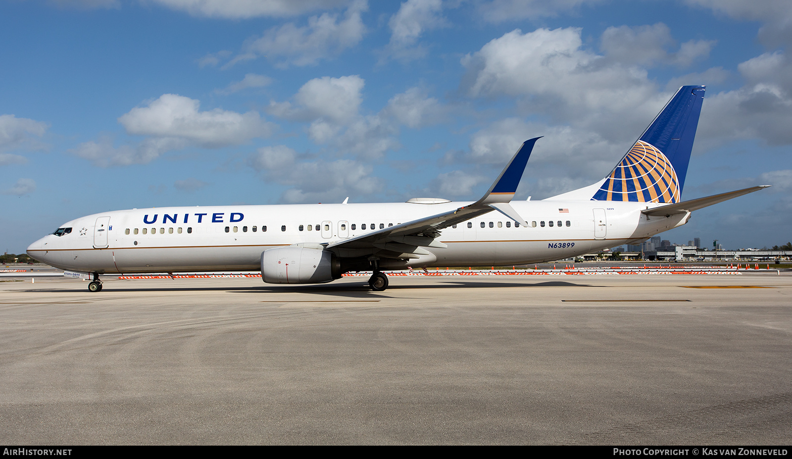Aircraft Photo of N63899 | Boeing 737-900/ER | United Airlines | AirHistory.net #277682