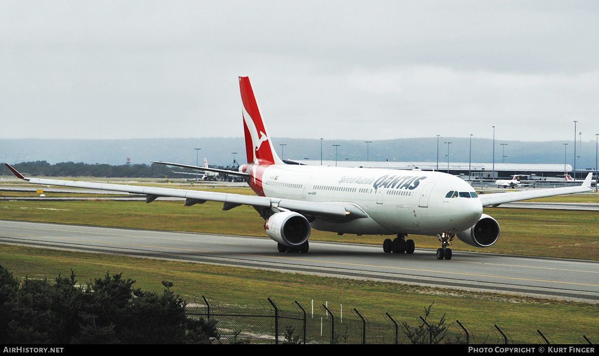 Aircraft Photo of VH-EBN | Airbus A330-202 | Qantas | AirHistory.net #277882