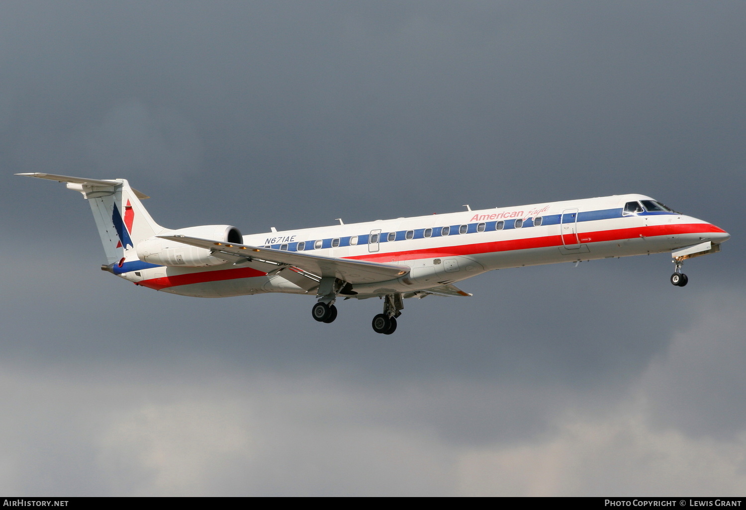 Aircraft Photo of N671AE | Embraer ERJ-145LR (EMB-145LR) | American Eagle | AirHistory.net #277992