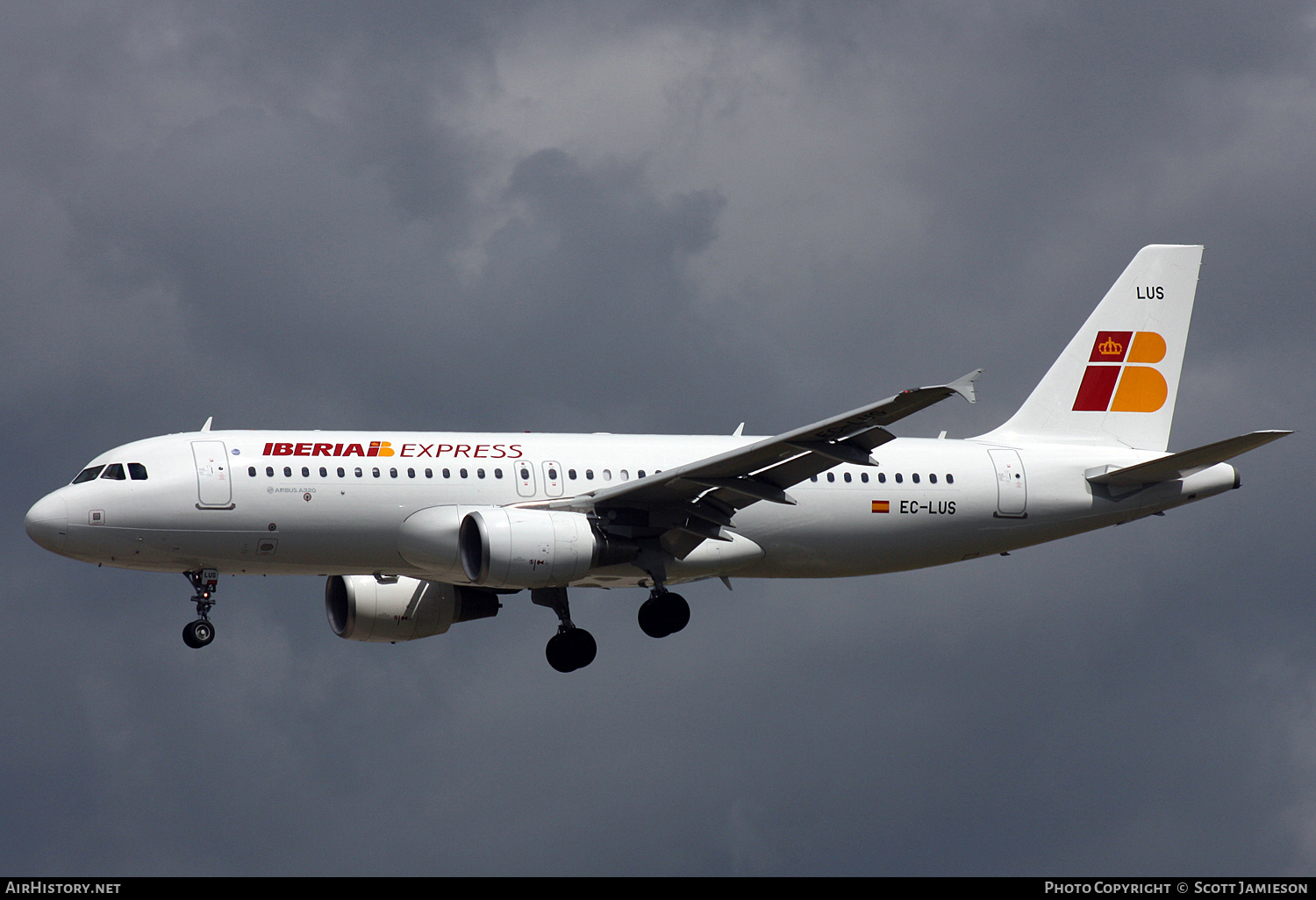 Aircraft Photo of EC-LUS | Airbus A320-216 | Iberia Express | AirHistory.net #278068