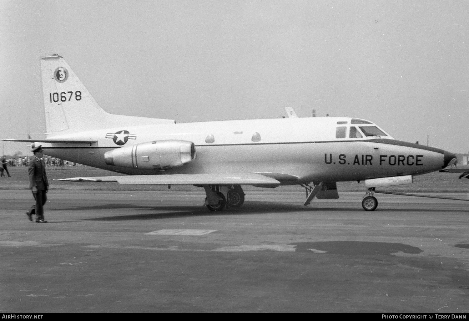 Aircraft Photo of 61-0678 / 10678 | North American T-39A | USA - Air Force | AirHistory.net #278111