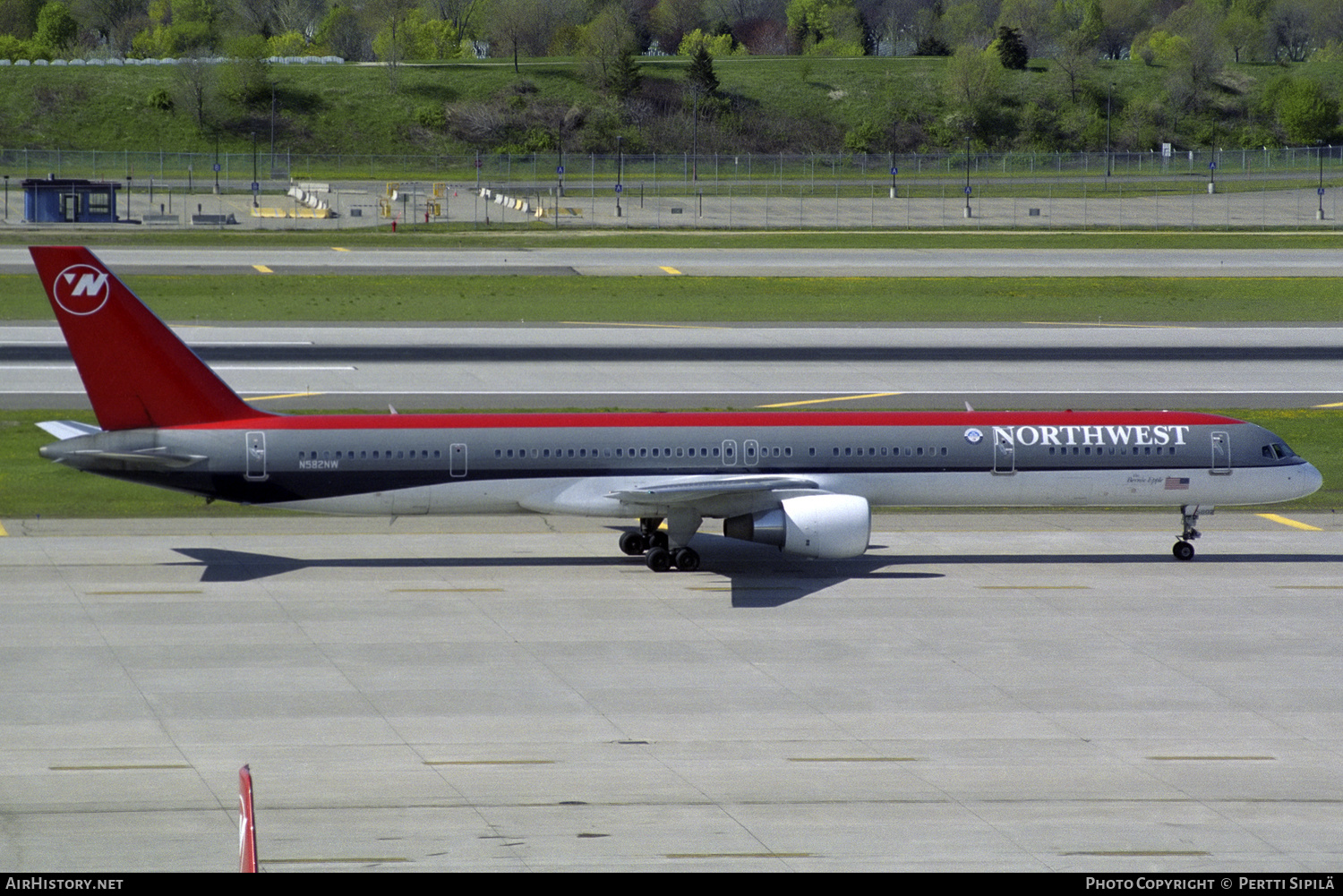 Aircraft Photo of N582NW | Boeing 757-351 | Northwest Airlines | AirHistory.net #278340