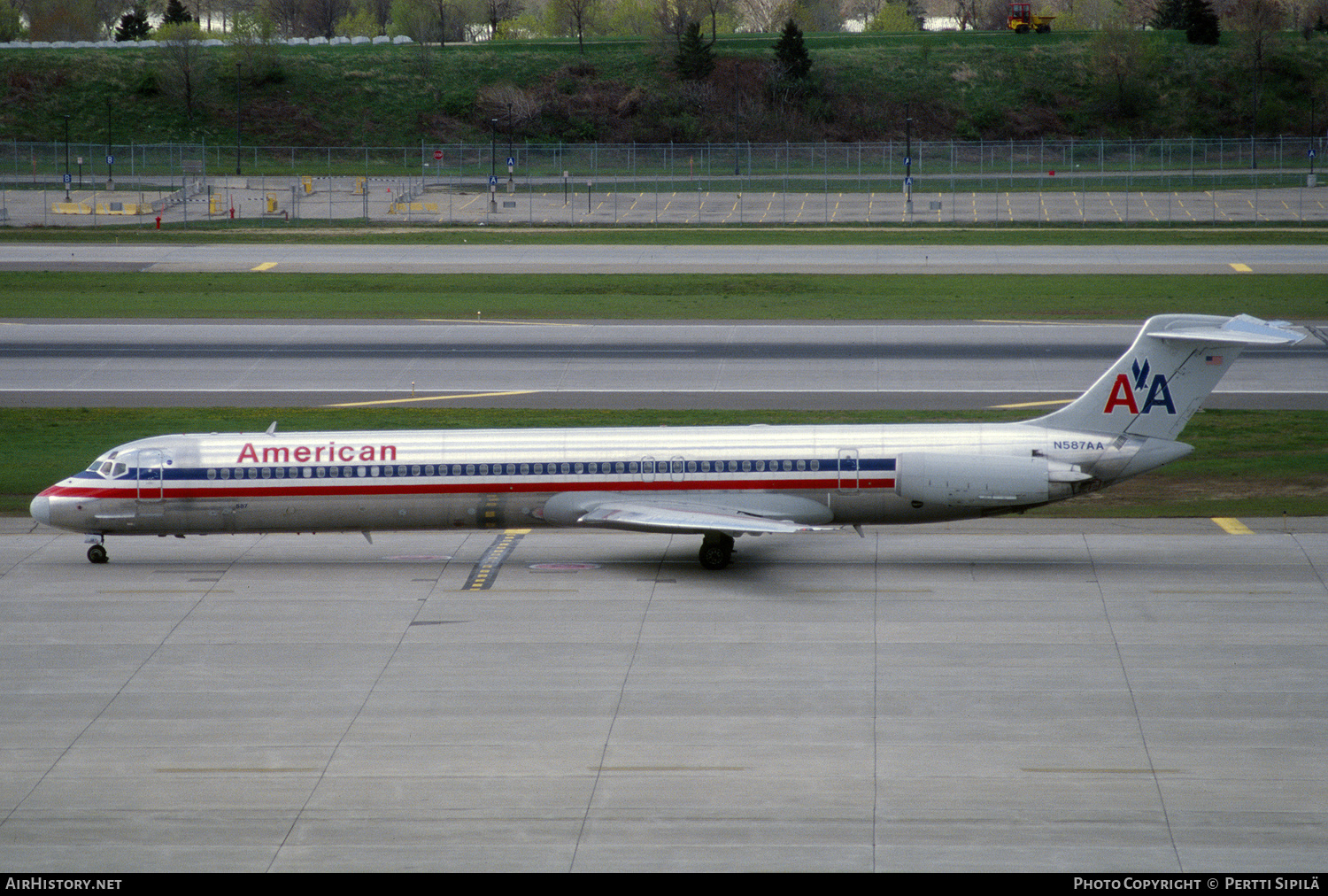 Aircraft Photo of N587AA | McDonnell Douglas MD-82 (DC-9-82) | American Airlines | AirHistory.net #278365
