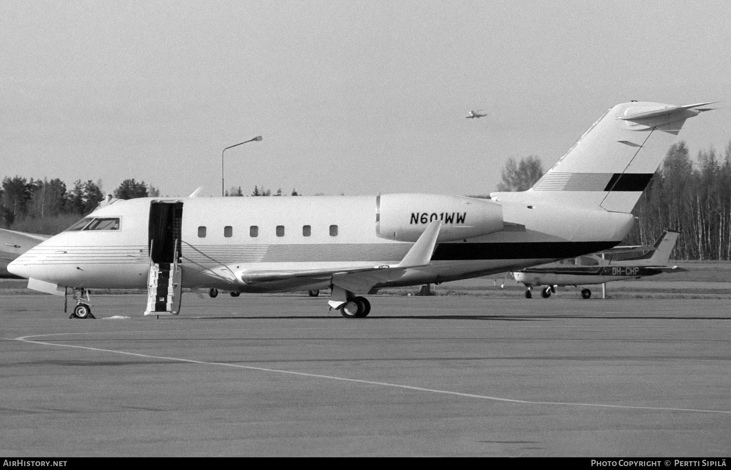 Aircraft Photo of N601WW | Canadair Challenger 600S (CL-600-1A11) | AirHistory.net #278395