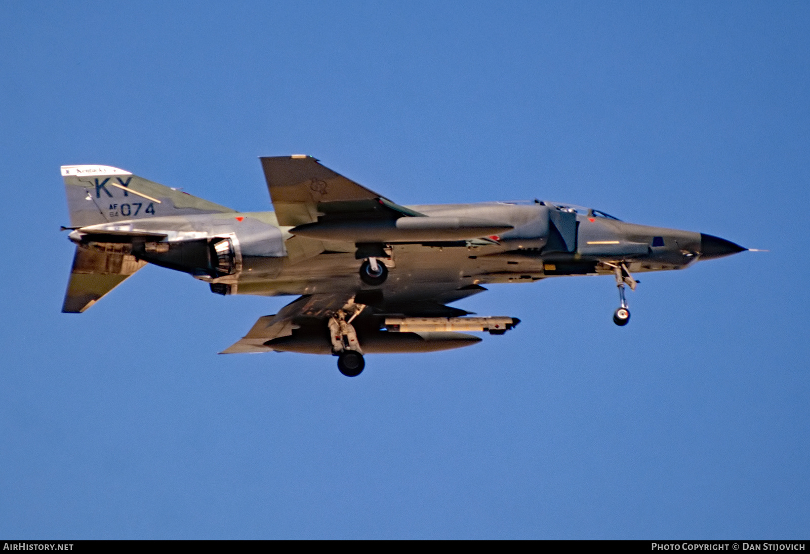 Aircraft Photo of 64-1074 / AF64-074 | McDonnell Douglas RF-4C Phantom II | USA - Air Force | AirHistory.net #278408