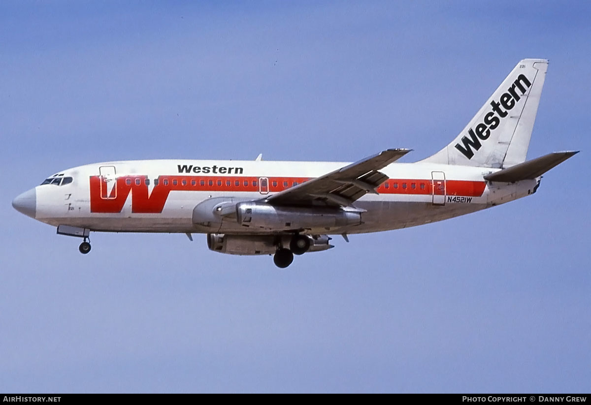 Aircraft Photo of N4521W | Boeing 737-247 | Western Airlines | AirHistory.net #278484