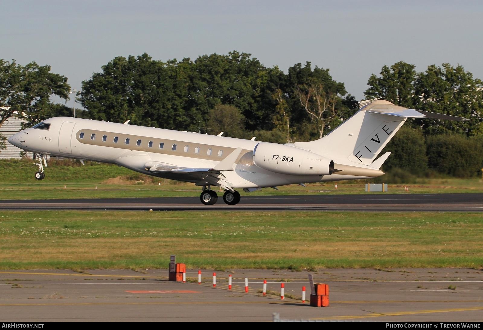 Aircraft Photo of T7-SKA | Bombardier Global Express XRS (BD-700-1A10) | AirHistory.net #278624