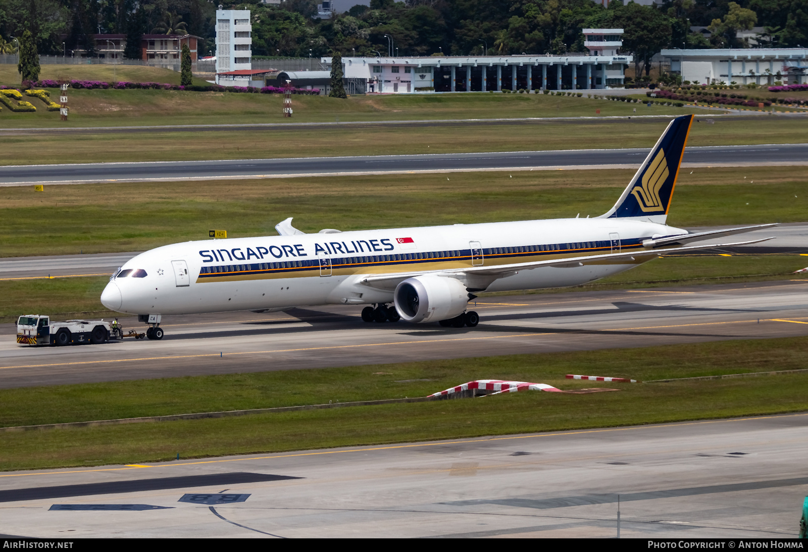 Aircraft Photo of 9V-SCA | Boeing 787-10 Dreamliner | Singapore Airlines | AirHistory.net #278911