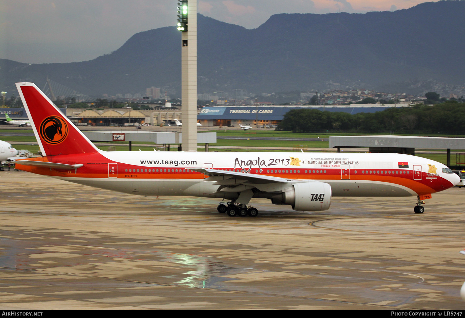 Aircraft Photo of D2-TED | Boeing 777-2M2/ER | TAAG Angola Airlines - Linhas Aéreas de Angola | AirHistory.net #279019