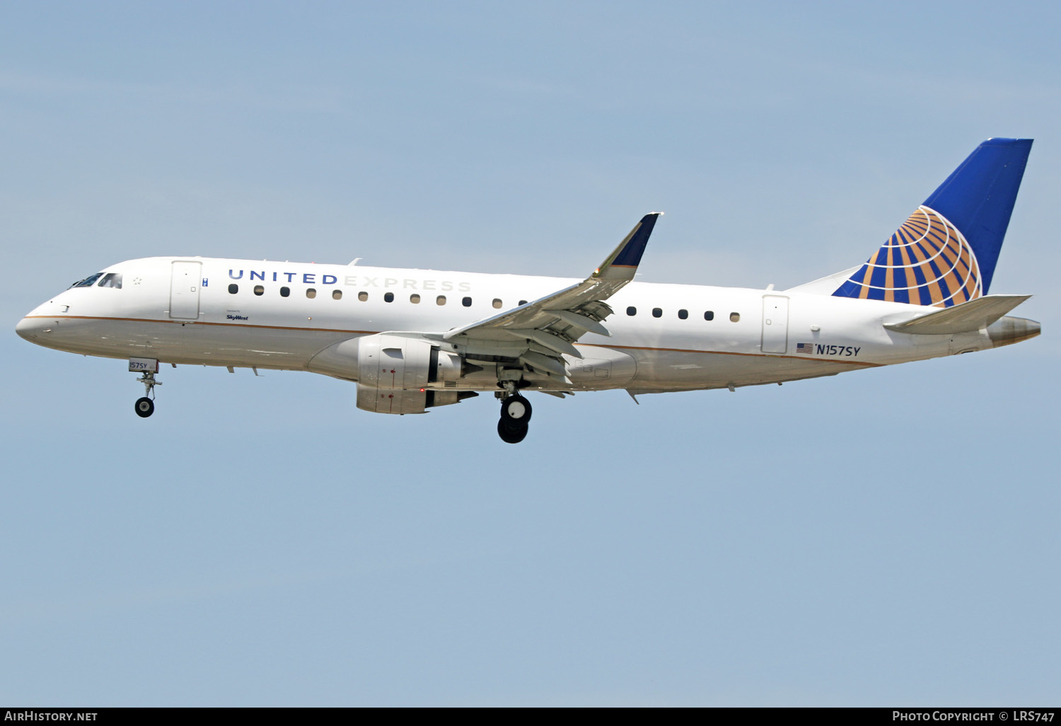 Aircraft Photo of N157SY | Embraer 175LR (ERJ-170-200LR) | United Express | AirHistory.net #279059