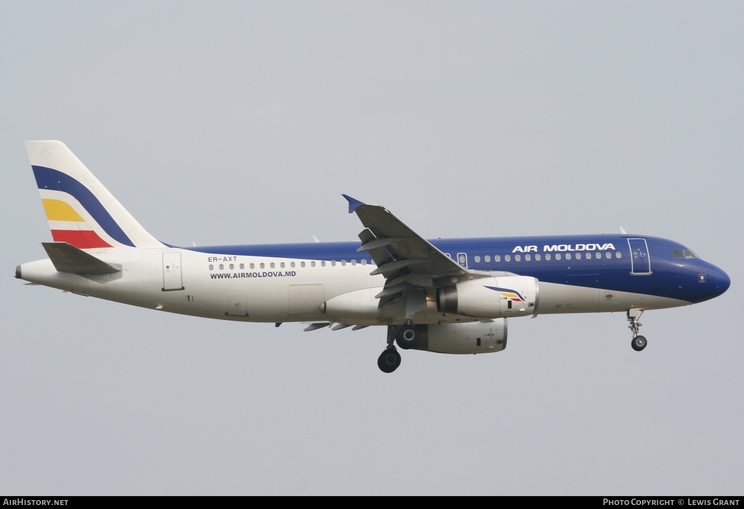 Aircraft Photo of ER-AXT | Airbus A320-231 | Air Moldova | AirHistory.net #279482