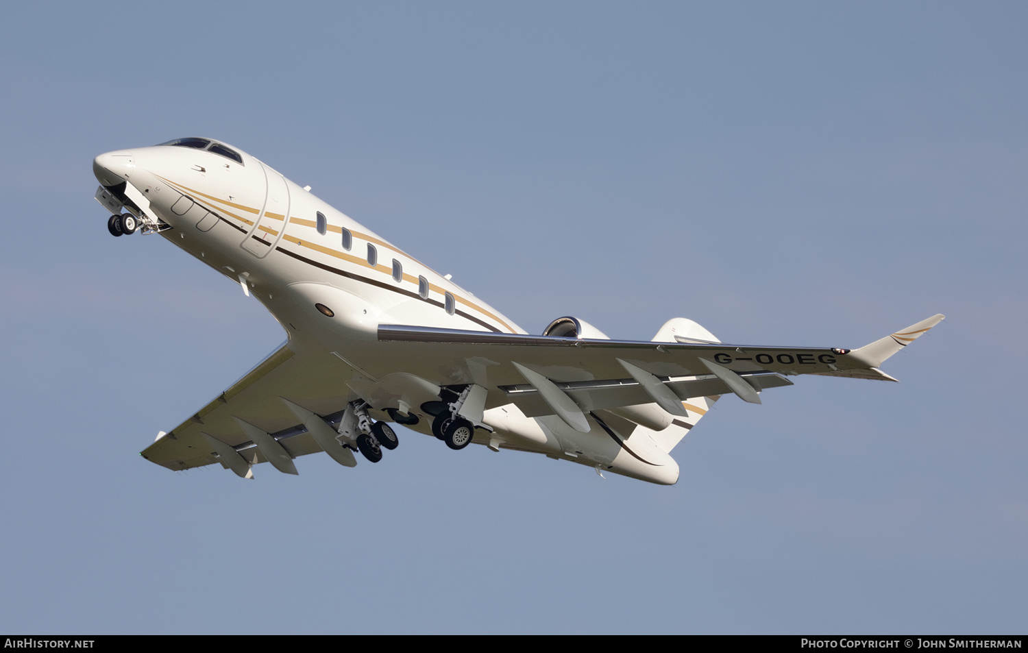 Aircraft Photo of G-OOEG | Bombardier Challenger 350 (BD-100-1A10) | AirHistory.net #279547