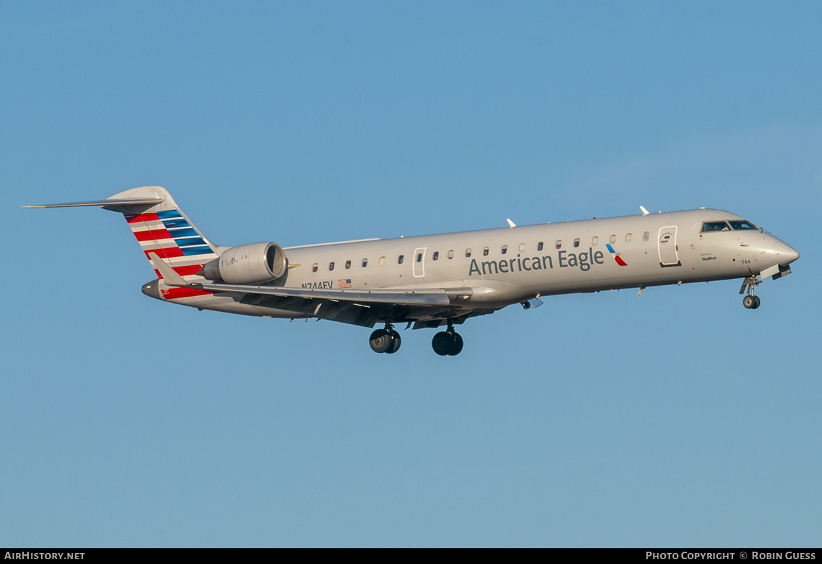 Aircraft Photo of N744EV | Bombardier CRJ-701ER (CL-600-2C10) | American Eagle | AirHistory.net #279680