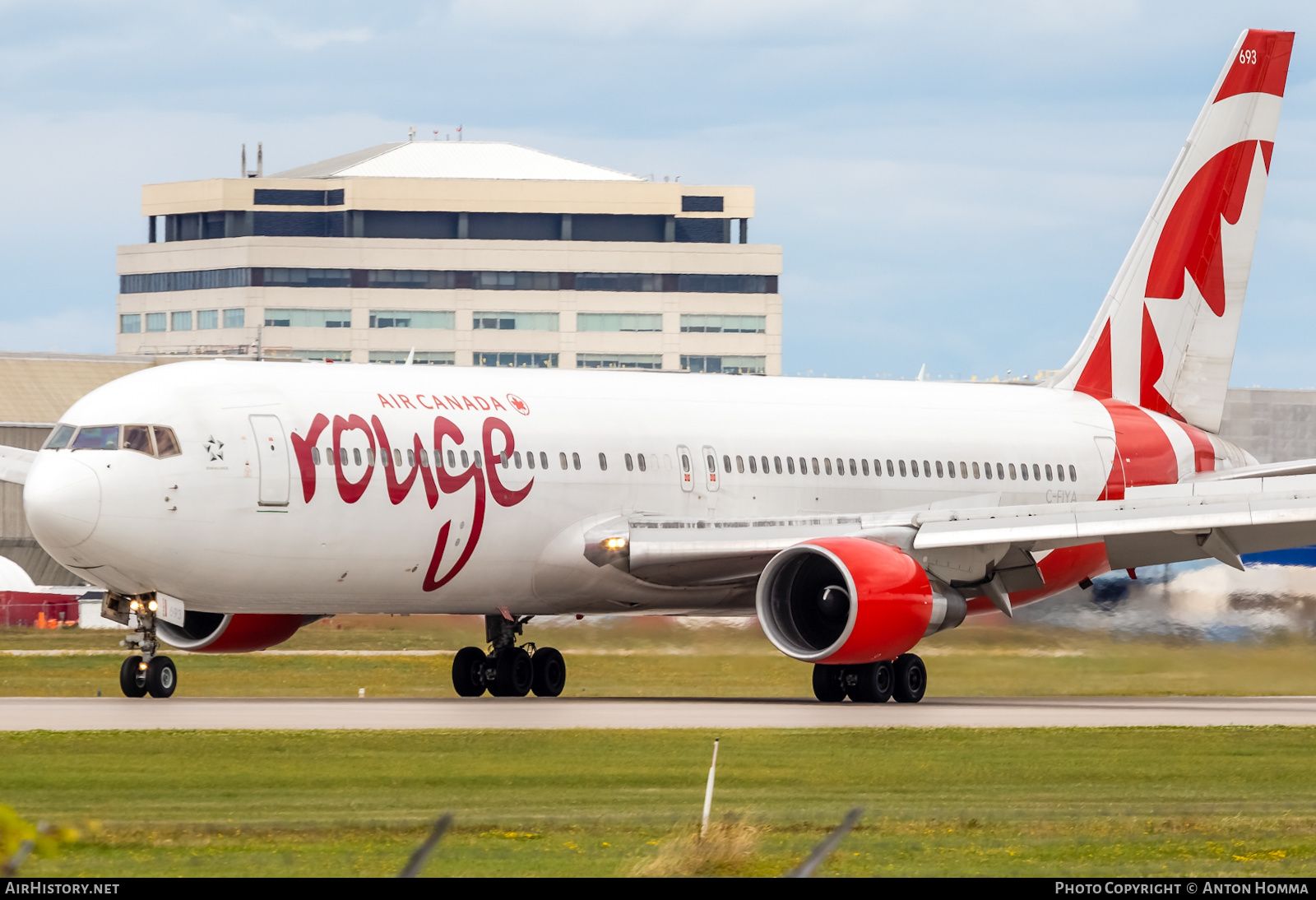 Aircraft Photo of C-FIYA | Boeing 767-33A/ER | Air Canada Rouge | AirHistory.net #279821